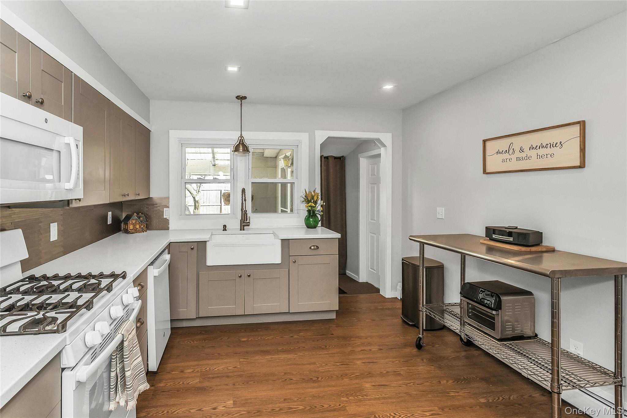 87 KELLUM, West Babylon, NY 11704