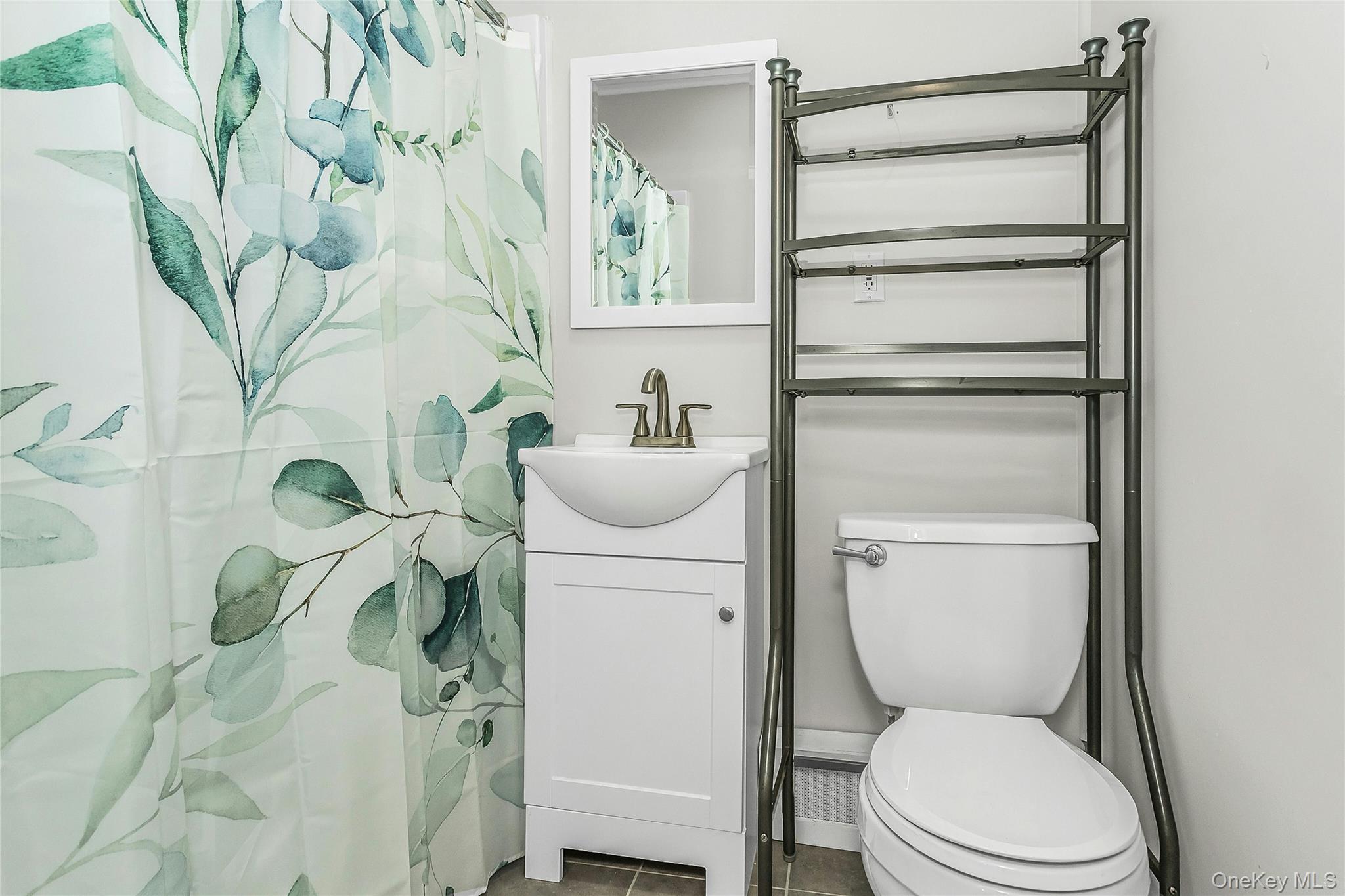 87 KELLUM, West Babylon, NY 11704