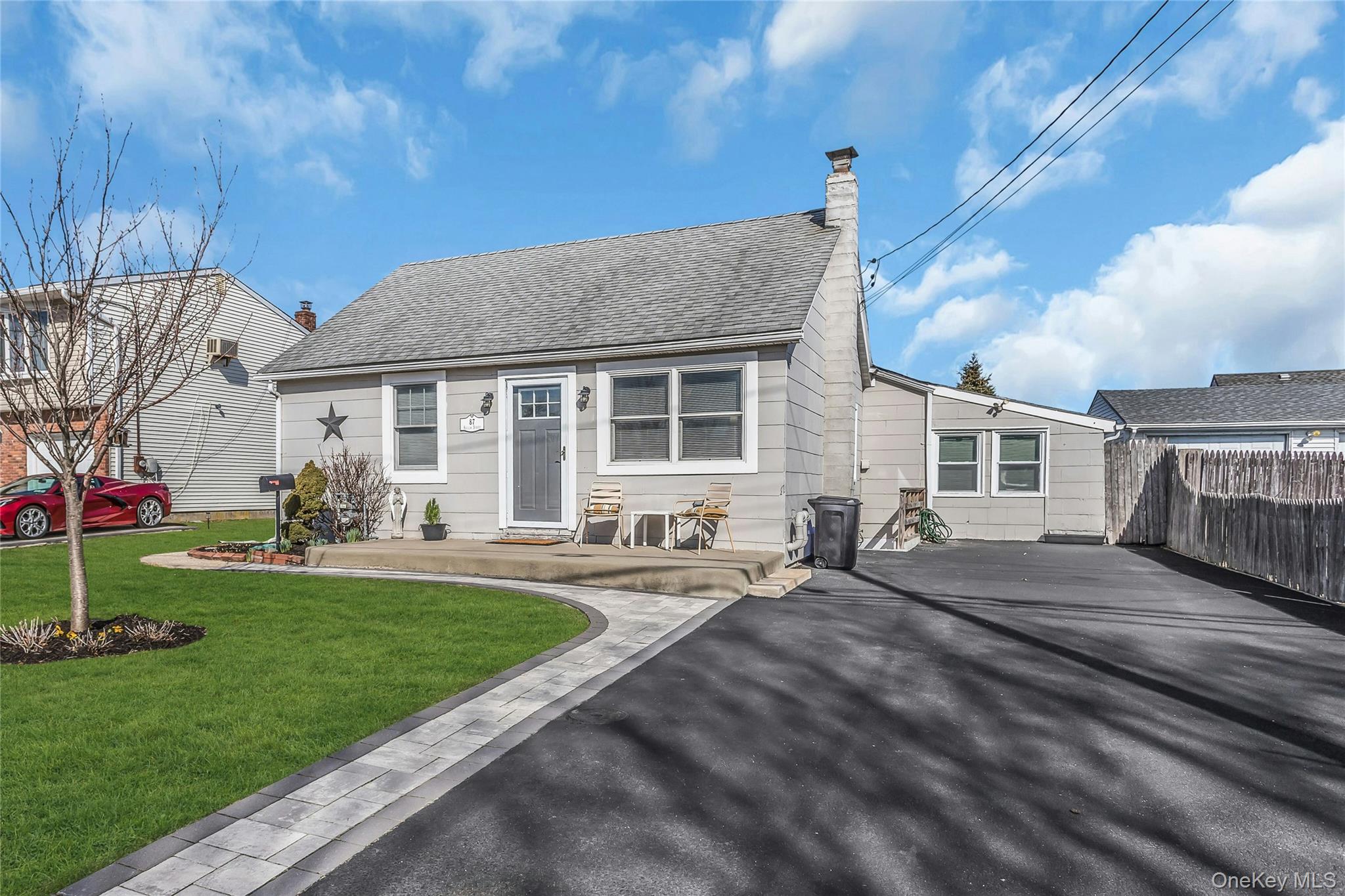 87 KELLUM, West Babylon, NY 11704