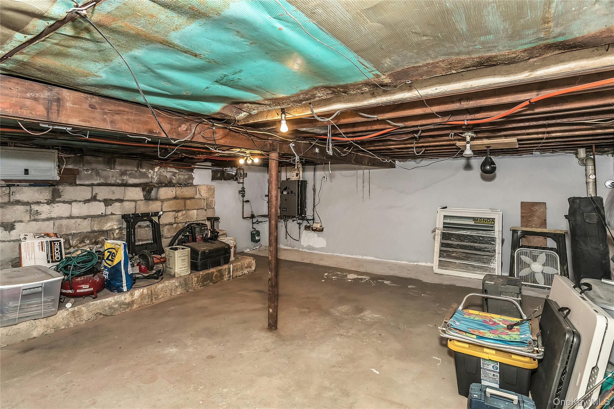 87 KELLUM, West Babylon, NY 11704