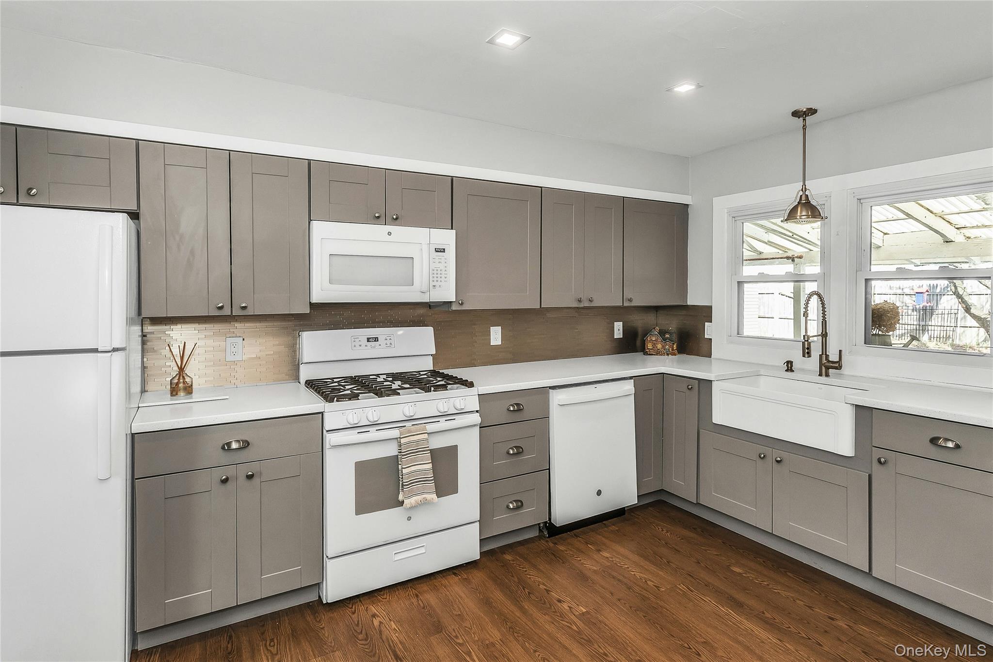 87 KELLUM, West Babylon, NY 11704