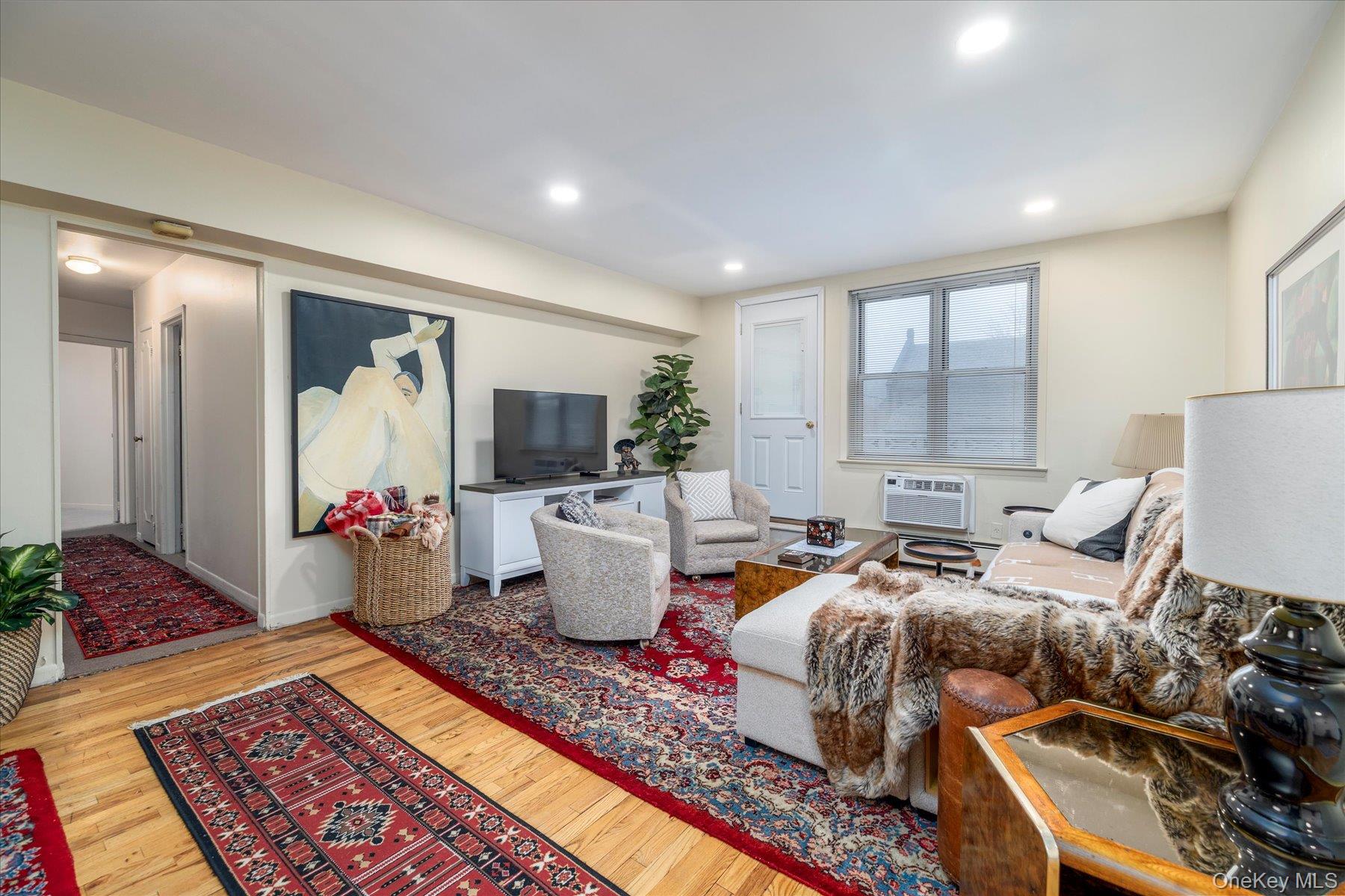 2 Fowler Avenue # 211, Lynbrook, NY 11563