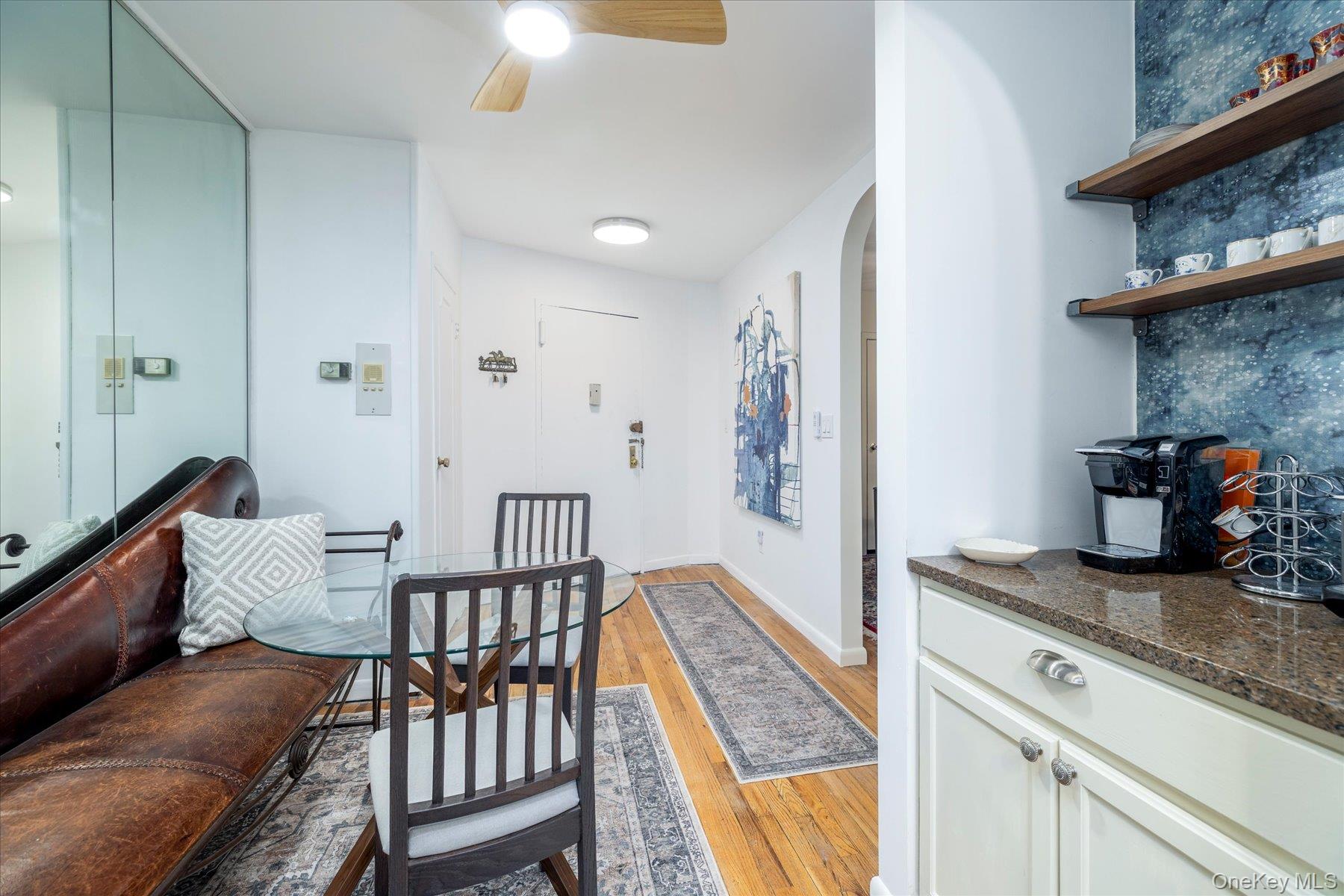 2 Fowler Avenue # 211, Lynbrook, NY 11563