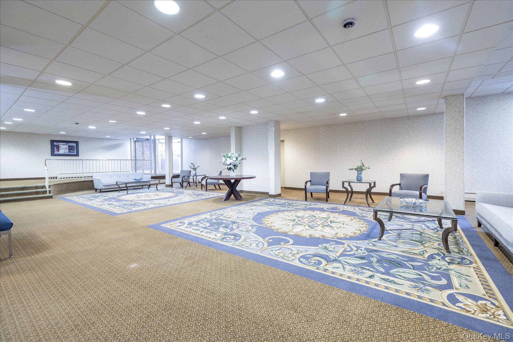 2 Fowler Avenue # 211, Lynbrook, NY 11563