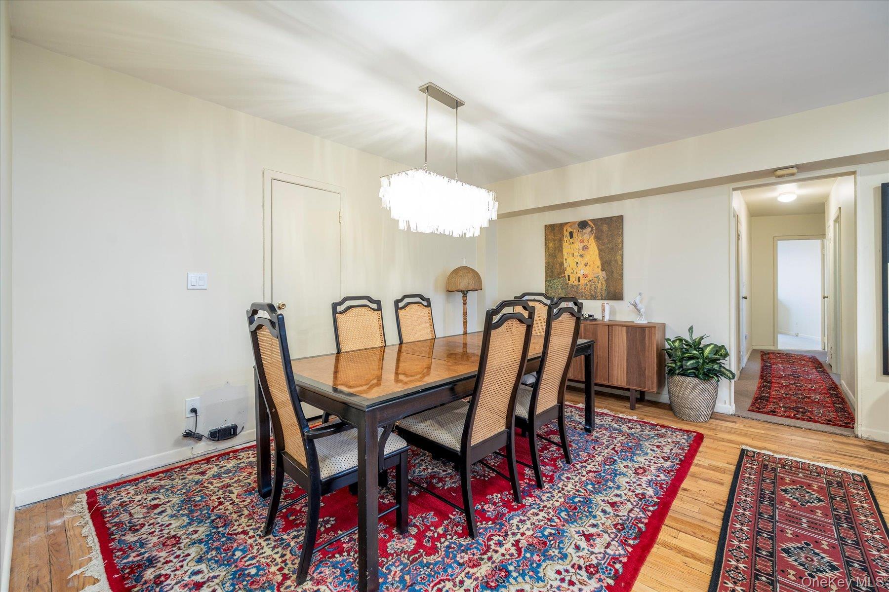 2 Fowler Avenue # 211, Lynbrook, NY 11563