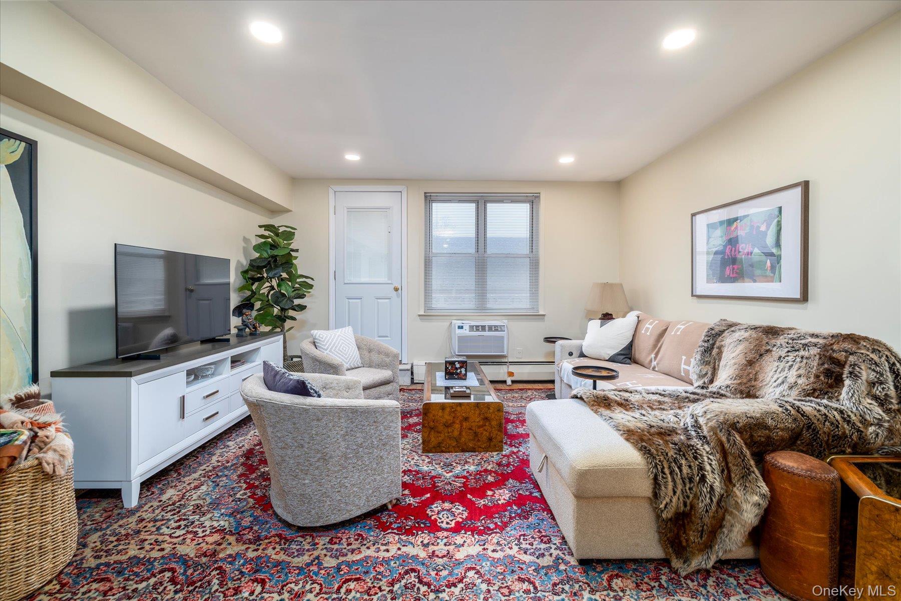 2 Fowler Avenue # 211, Lynbrook, NY 11563