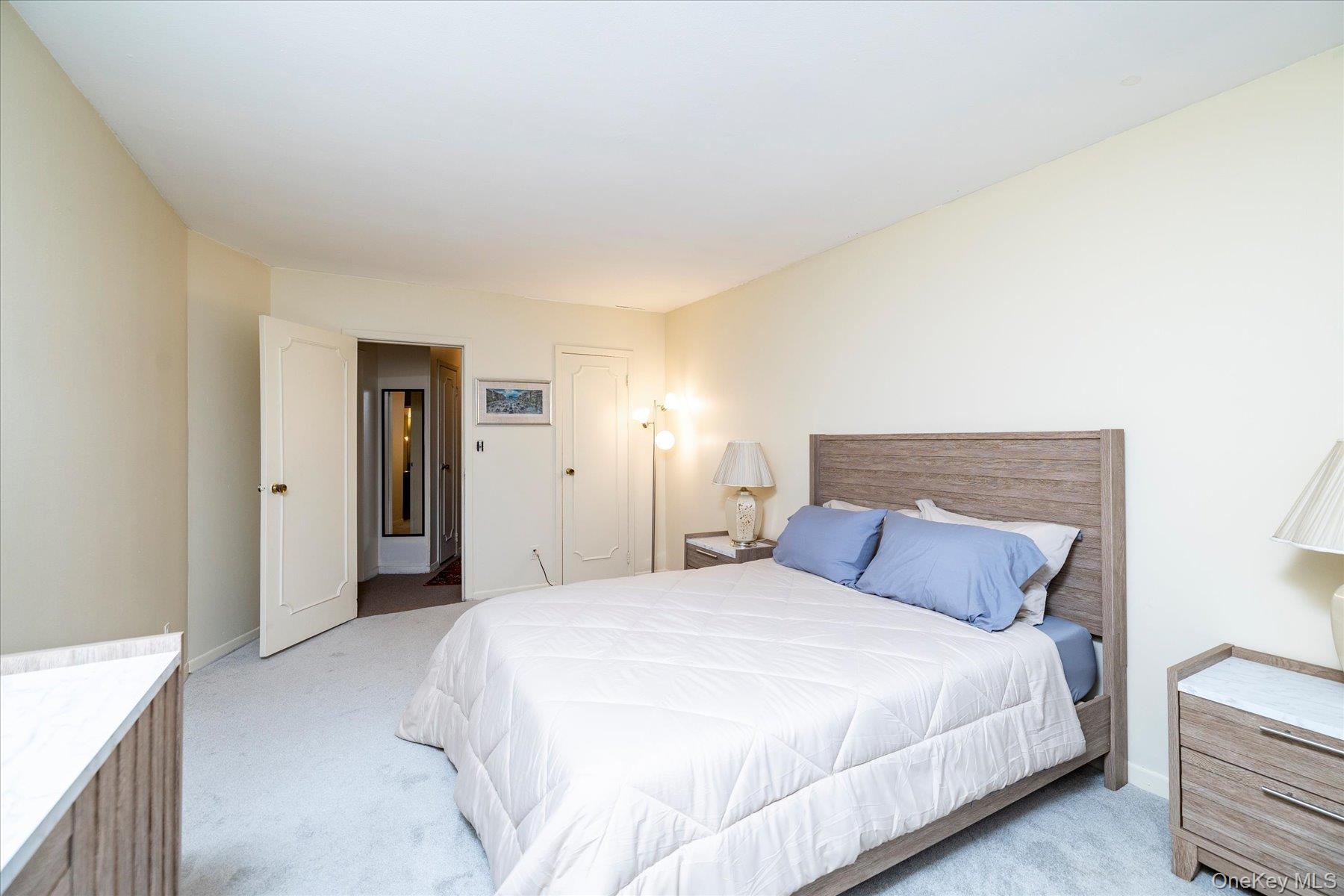 2 Fowler Avenue # 211, Lynbrook, NY 11563