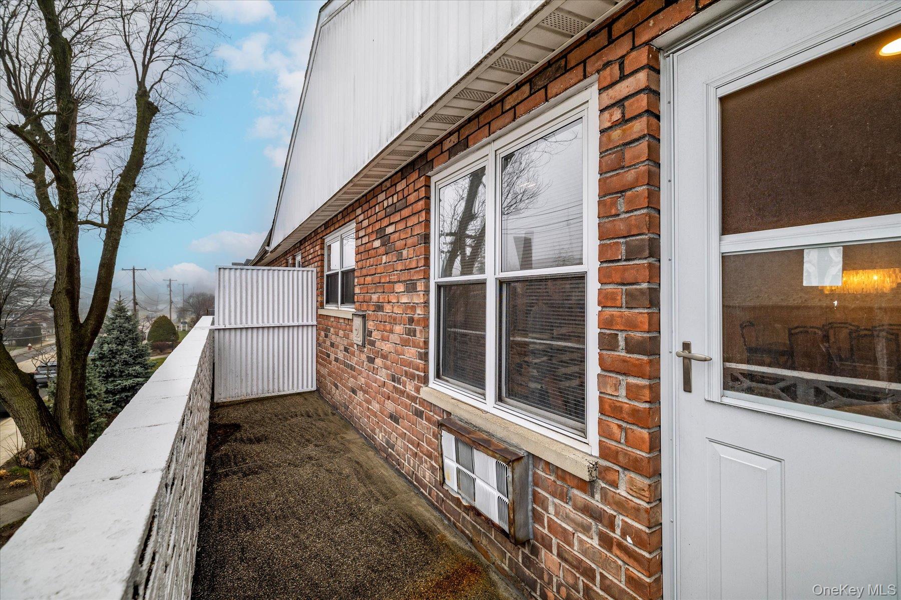 2 Fowler Avenue # 211, Lynbrook, NY 11563