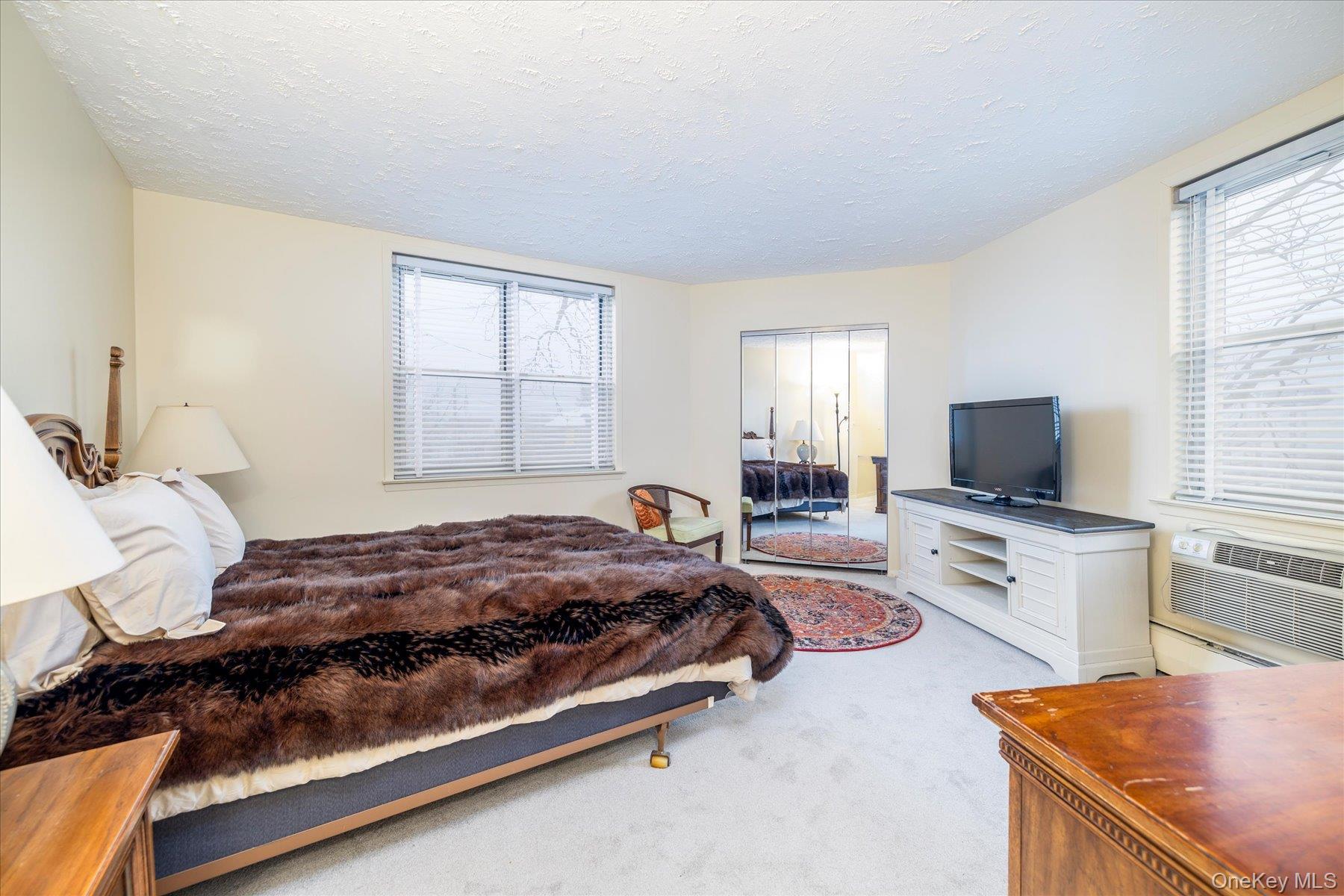 2 Fowler Avenue # 211, Lynbrook, NY 11563