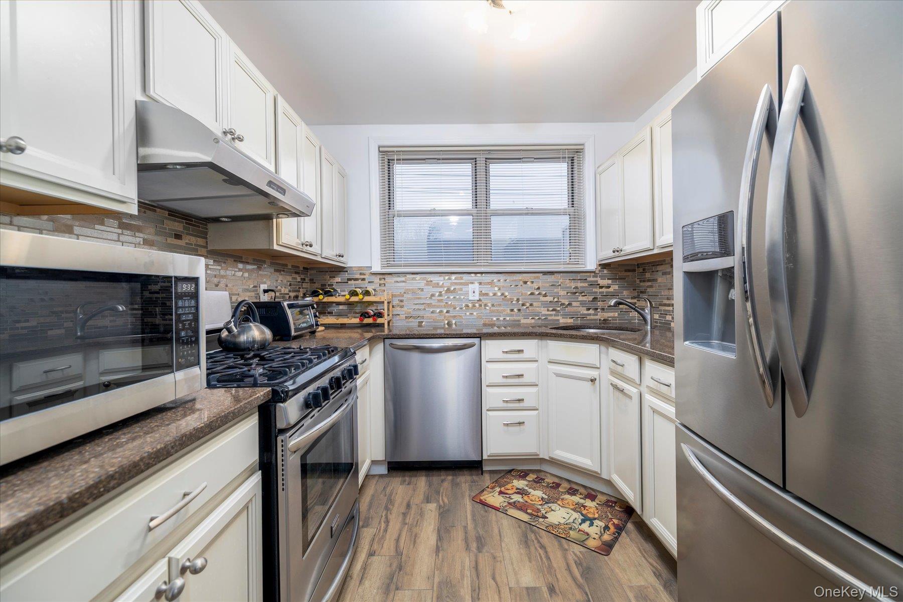 2 Fowler Avenue # 211, Lynbrook, NY 11563