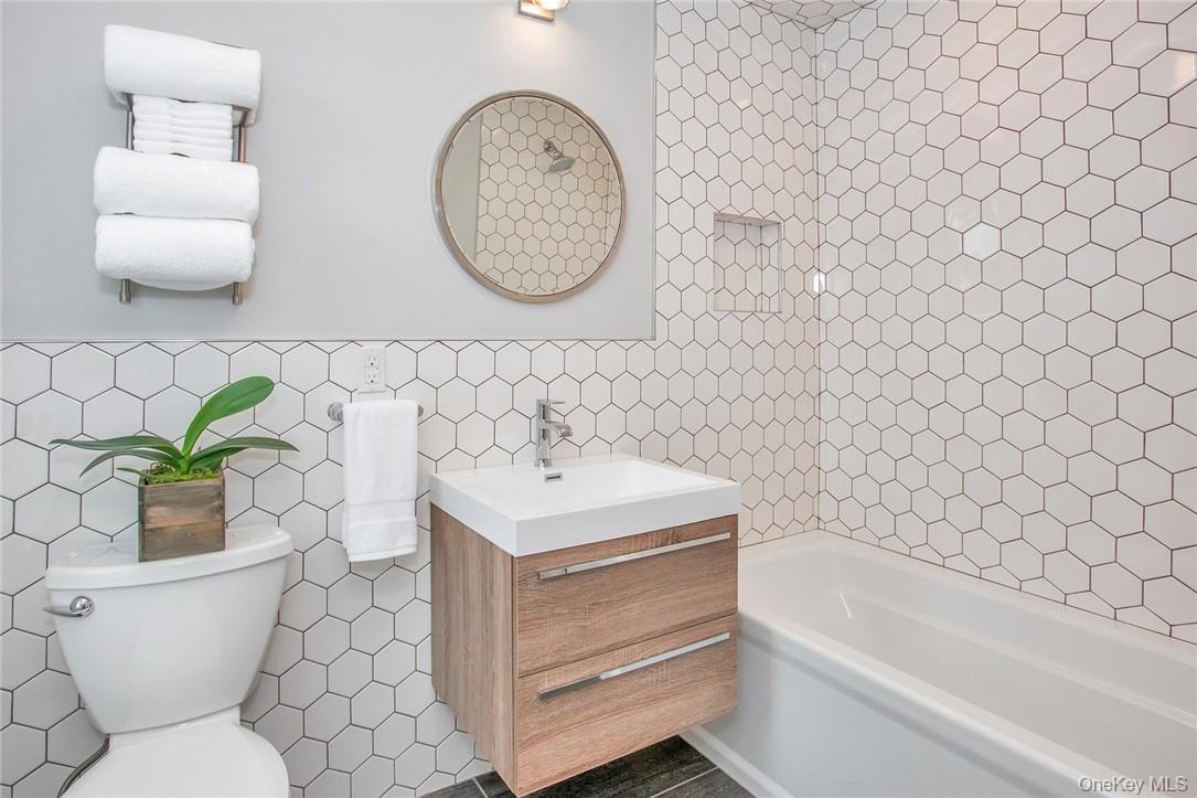 237 Tomahawk Street # 3, Baldwin Place, NY 10505