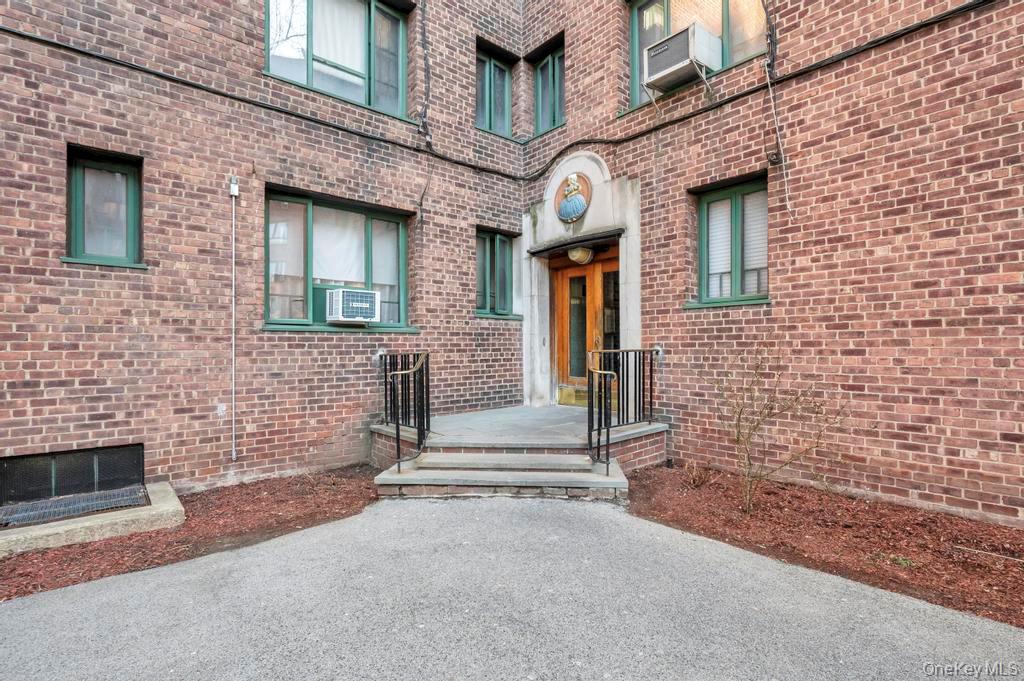 1690 Metropolitan Avenue # 1E, Bronx, NY 10462