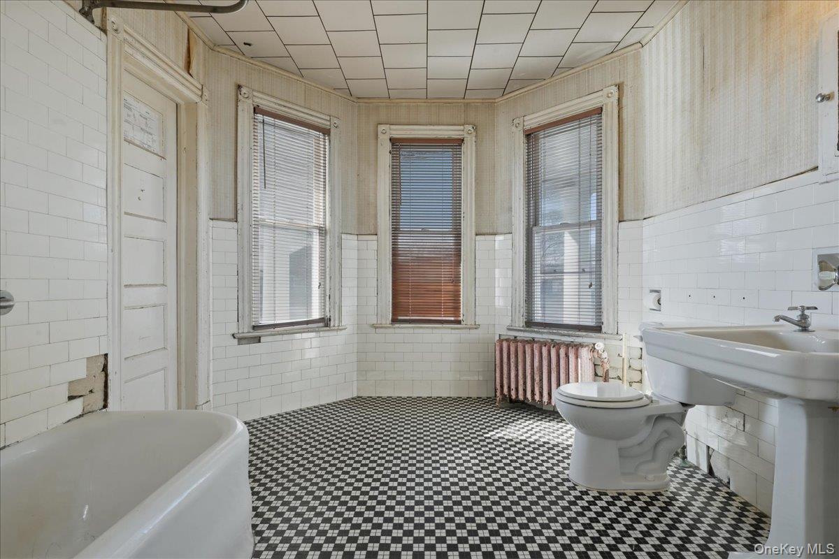 590 Waterview Road, Oceanside, NY 11572