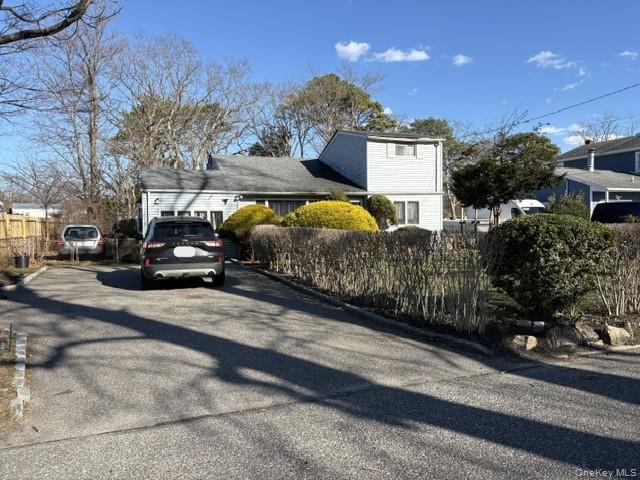 1557 N Gardiner Drive, Bay Shore, NY 11706