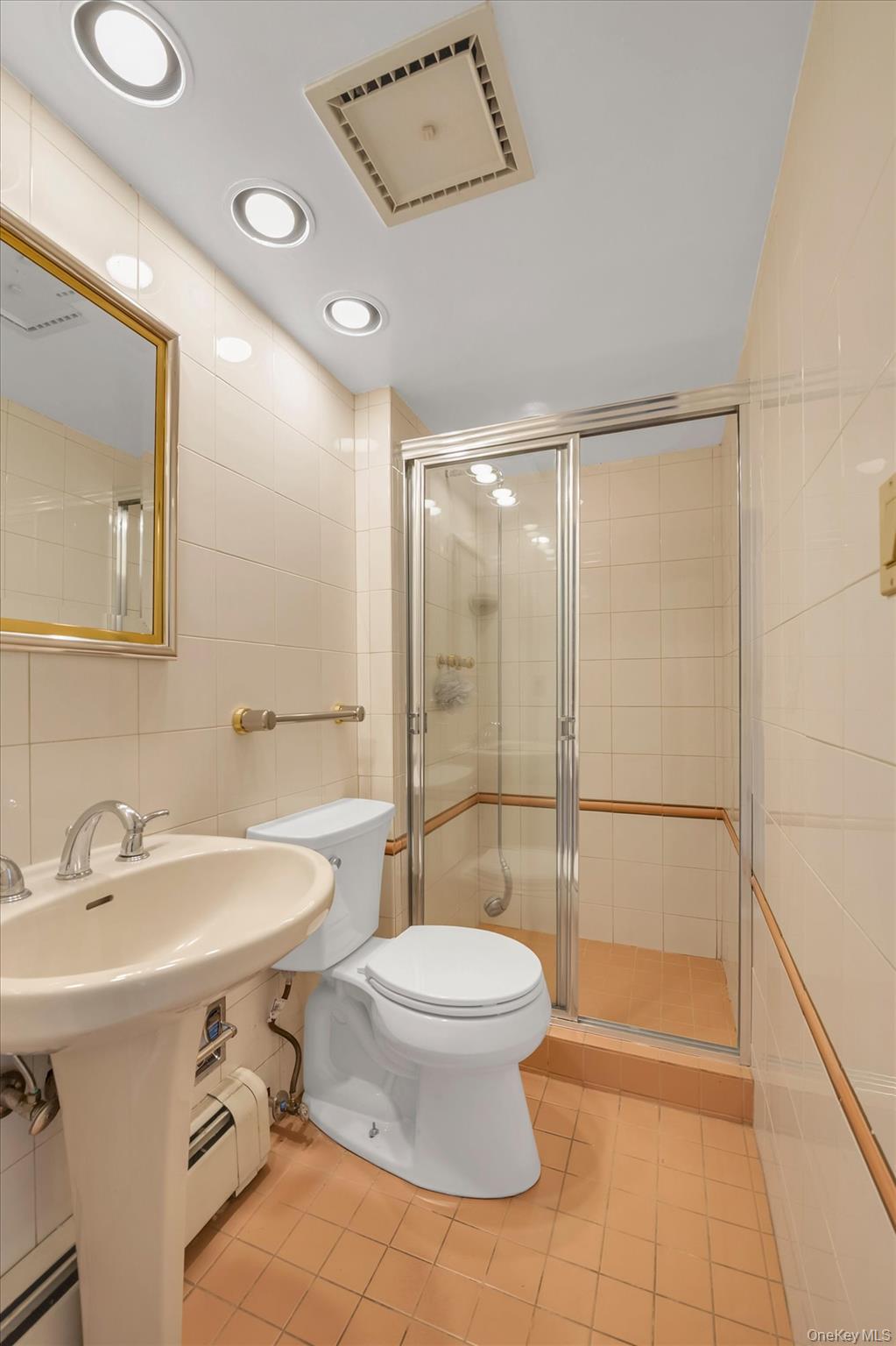 16 Middle Lane, Jericho, NY 11753