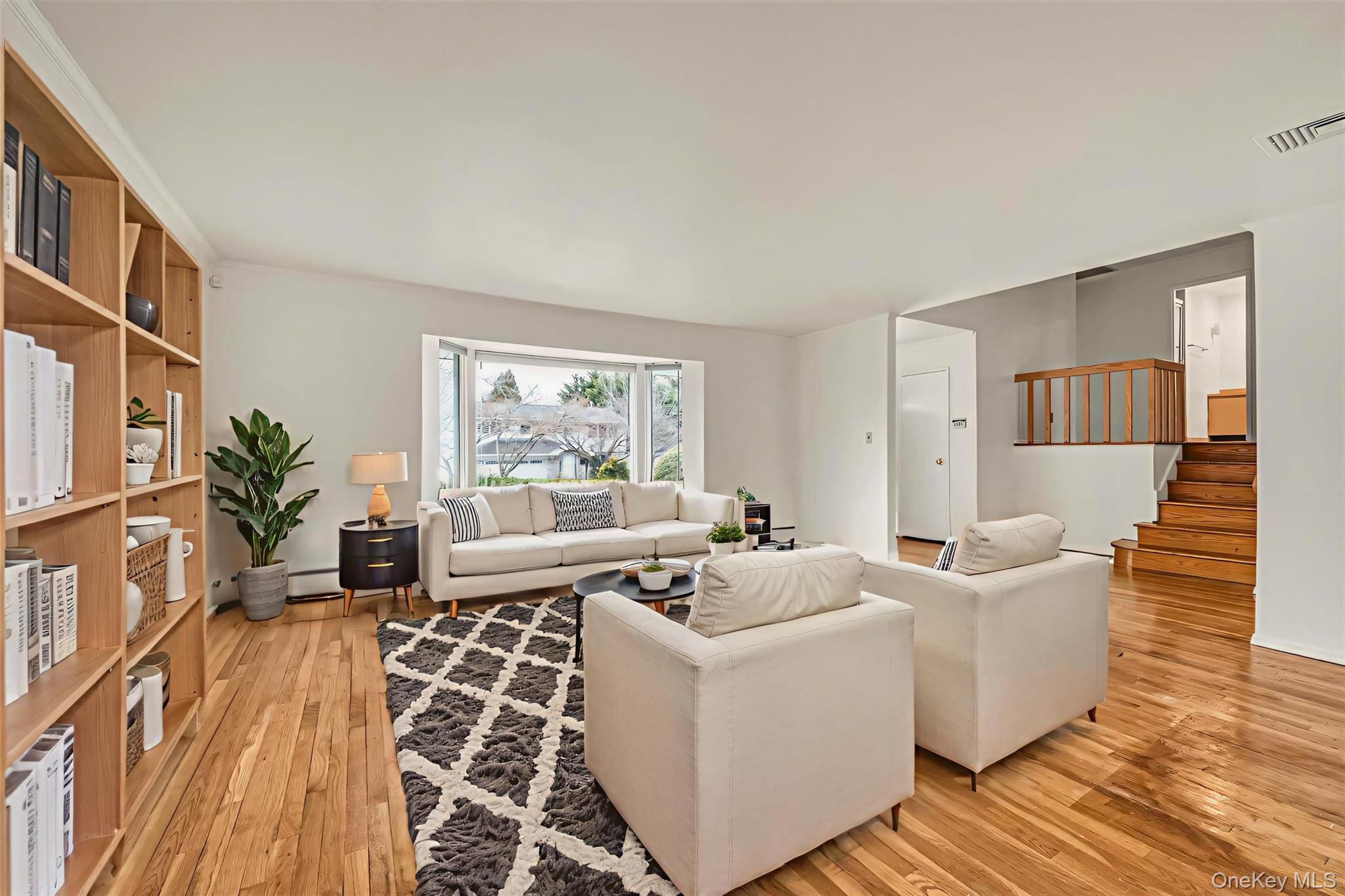 16 Middle Lane, Jericho, NY 11753