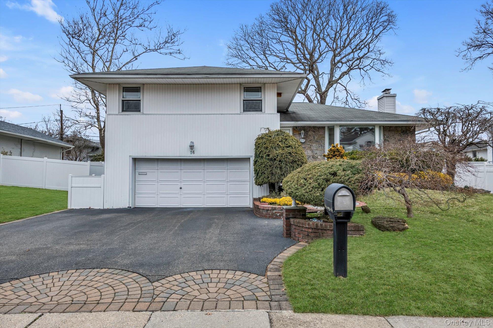 16 Middle Lane, Jericho, NY 11753