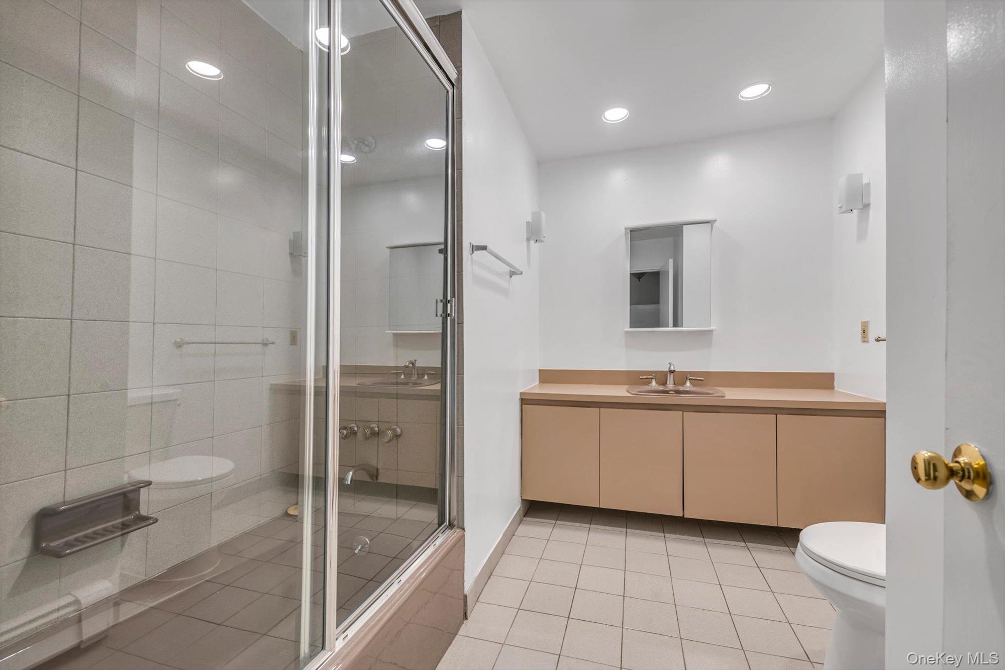 16 Middle Lane, Jericho, NY 11753