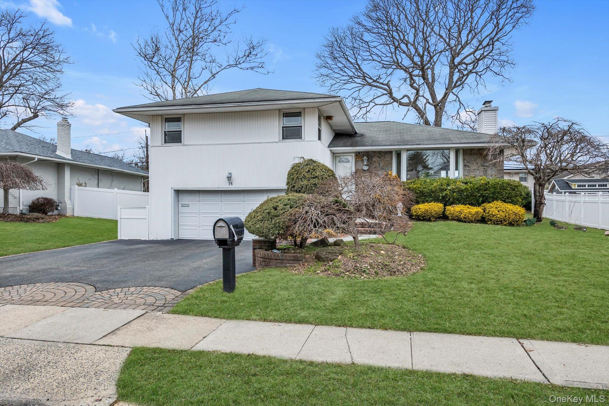 16 Middle Lane, Jericho, NY 11753