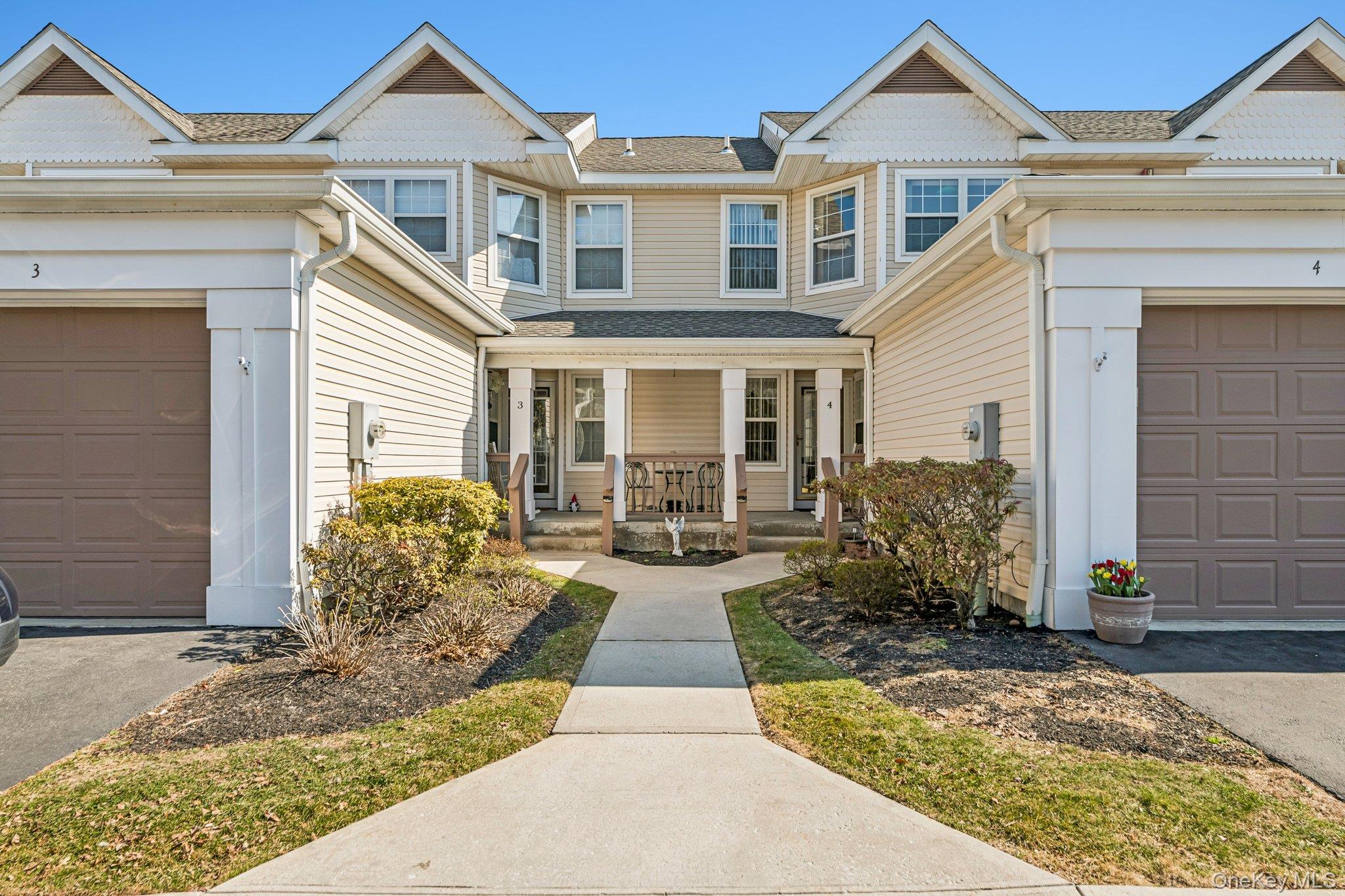 4 Commodore Circle, Port Jefferson Station, NY 11776