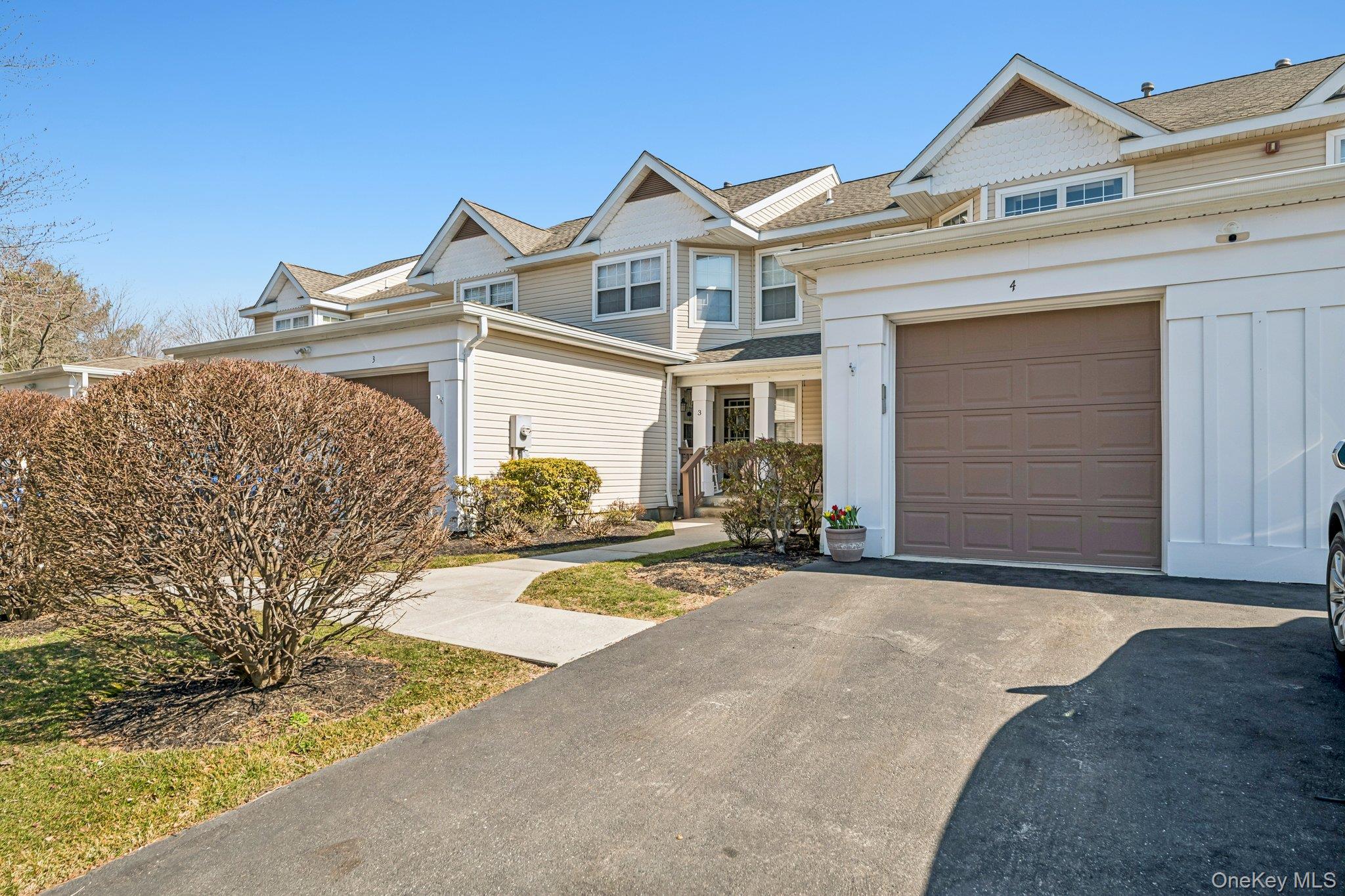 4 Commodore Circle, Port Jefferson Station, NY 11776