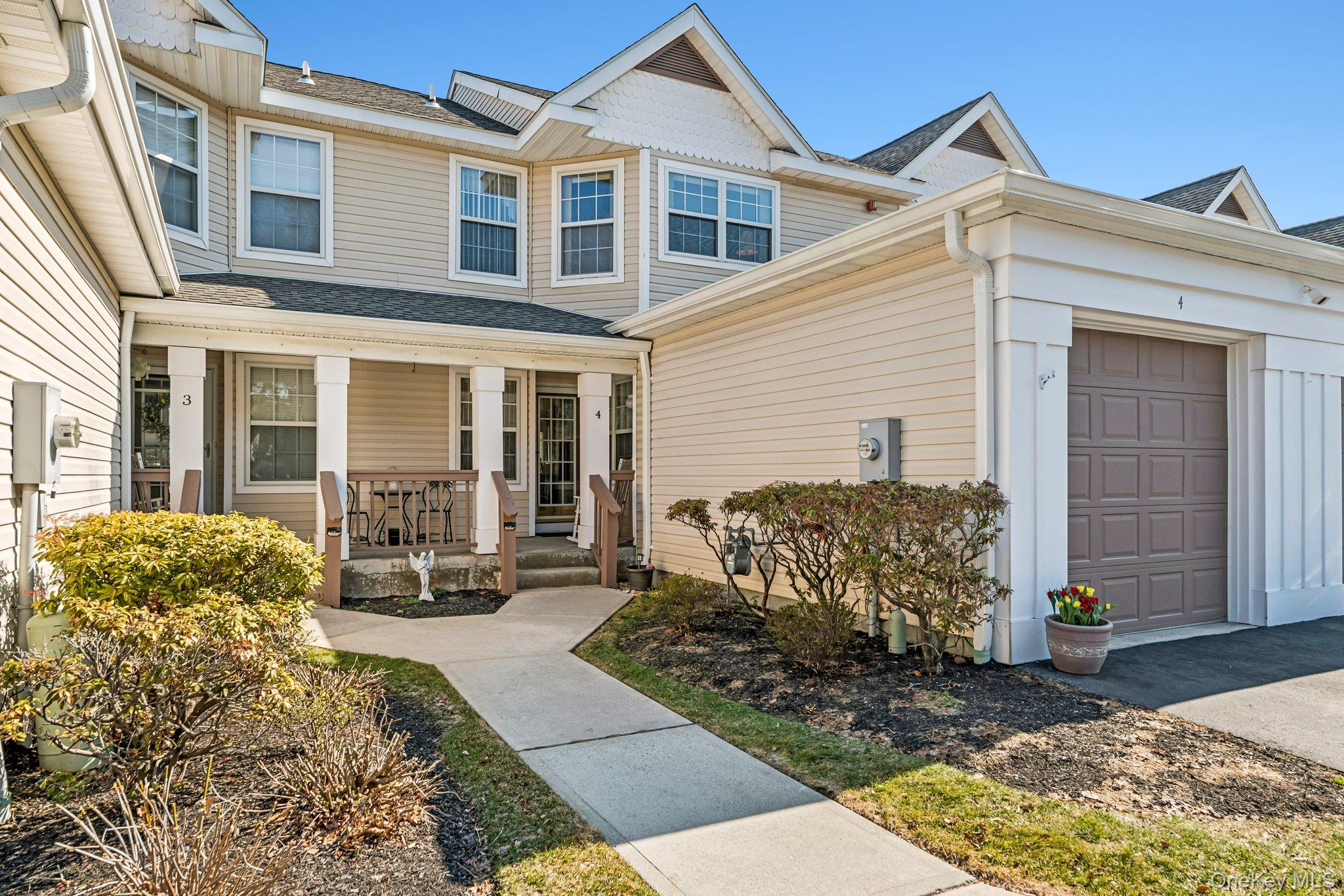 4 Commodore Circle, Port Jefferson Station, NY 11776