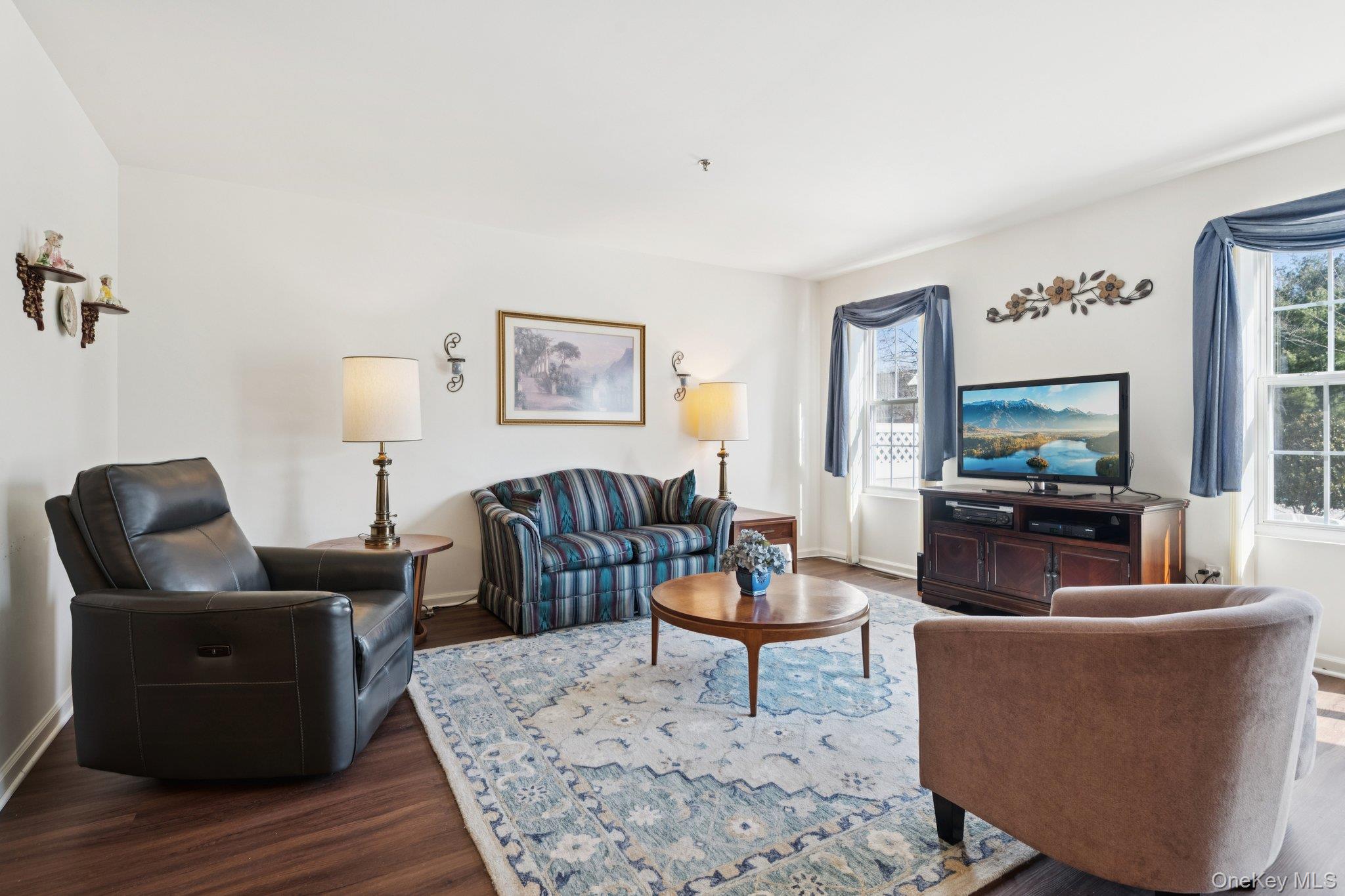 4 Commodore Circle, Port Jefferson Station, NY 11776