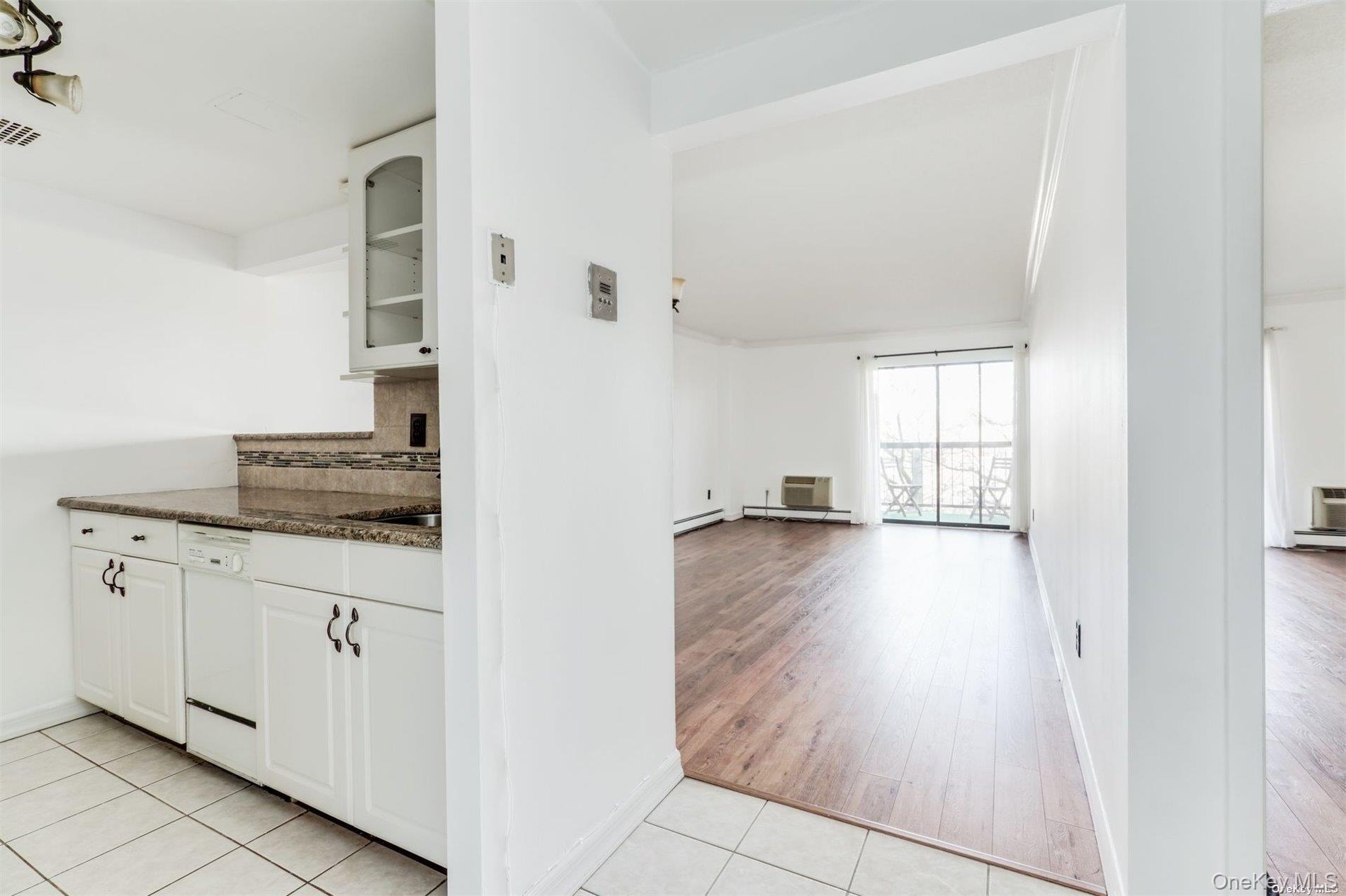 380 Fulton Street # M2, Farmingdale, NY 11735