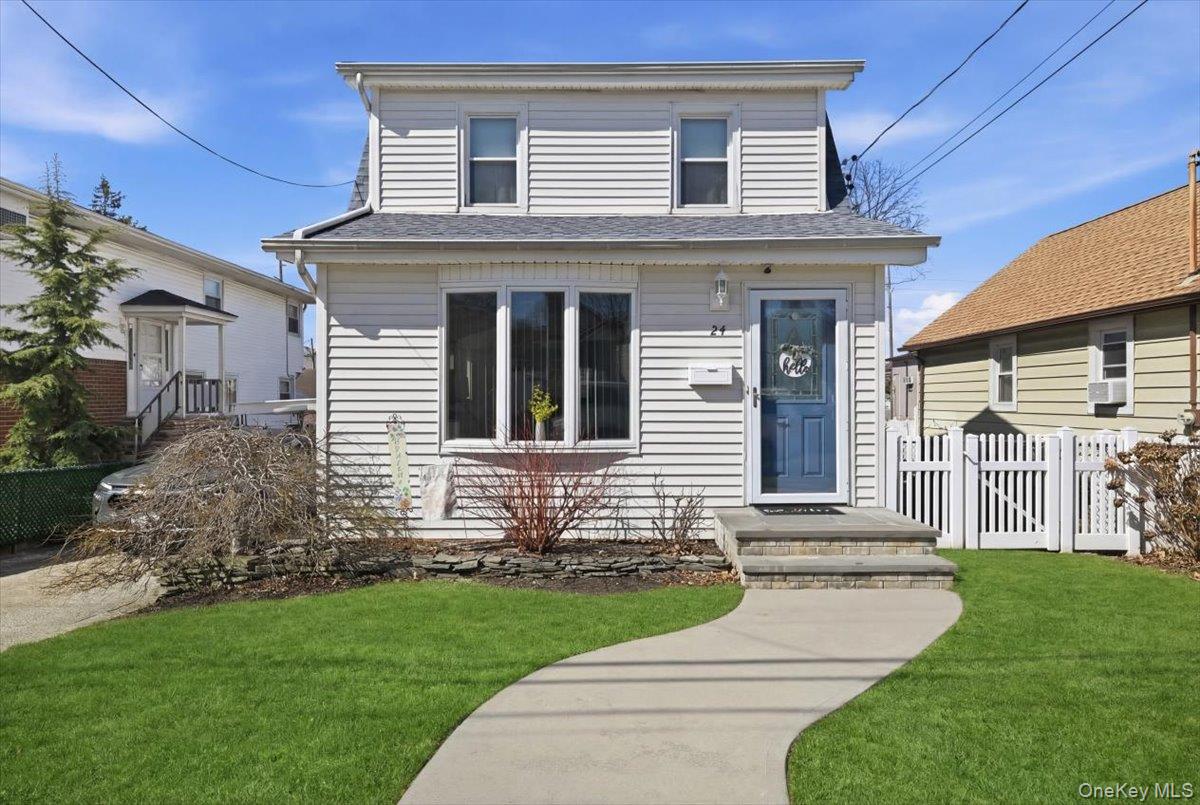 24 Catherine Avenue, Franklin Square, NY 11010