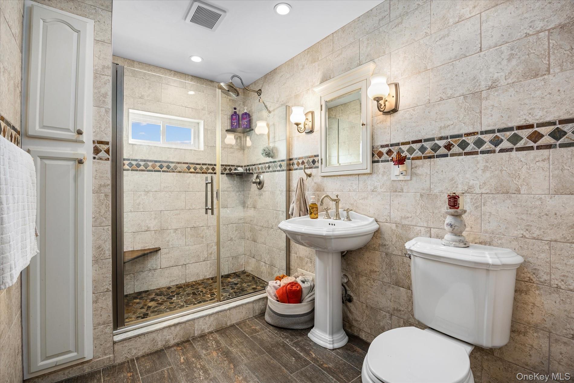 72-31 73rd Street, Glendale, NY 11385