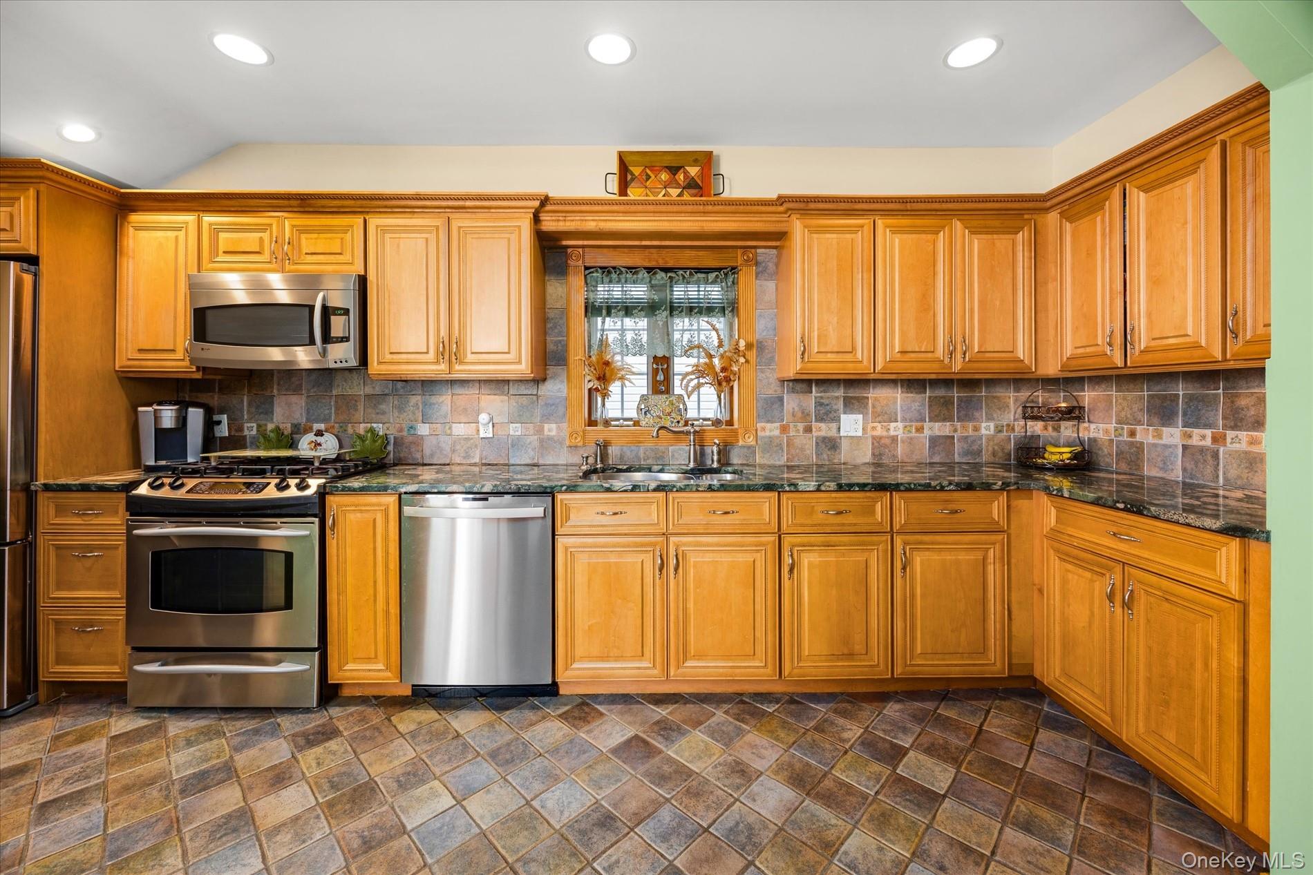 72-31 73rd Street, Glendale, NY 11385