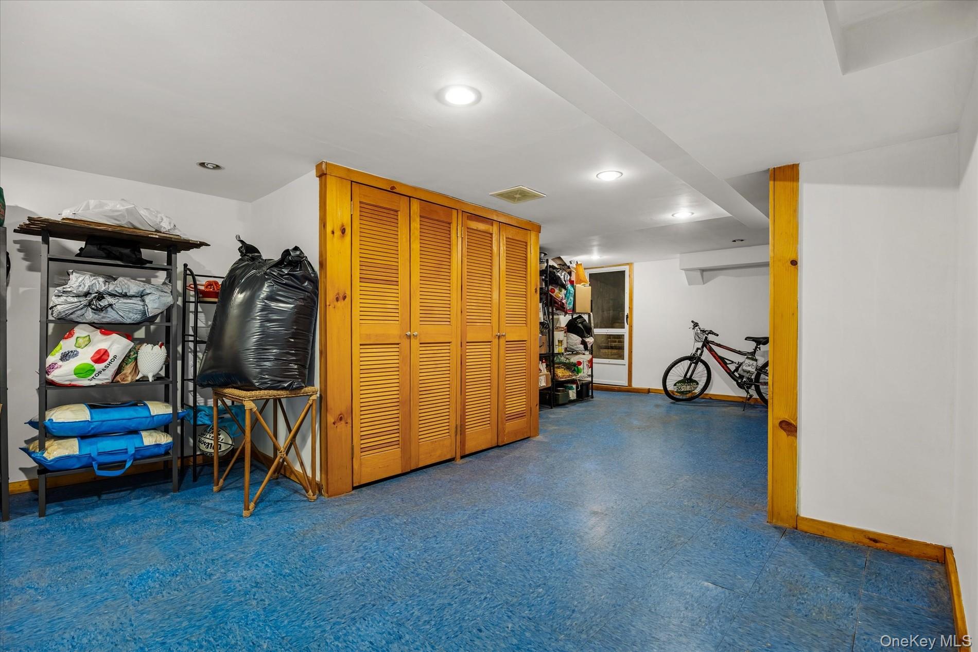 72-31 73rd Street, Glendale, NY 11385