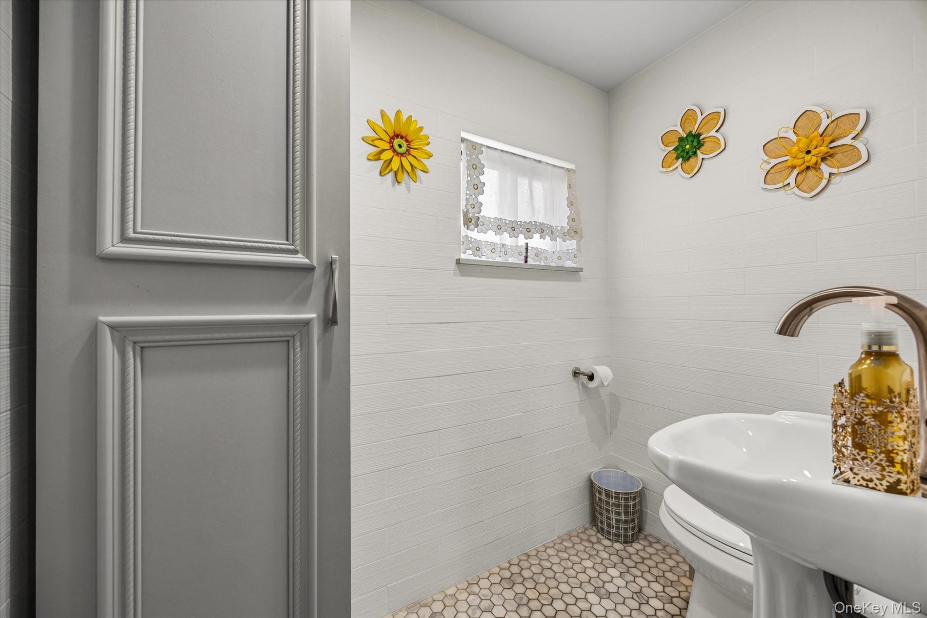 72-31 73rd Street, Glendale, NY 11385