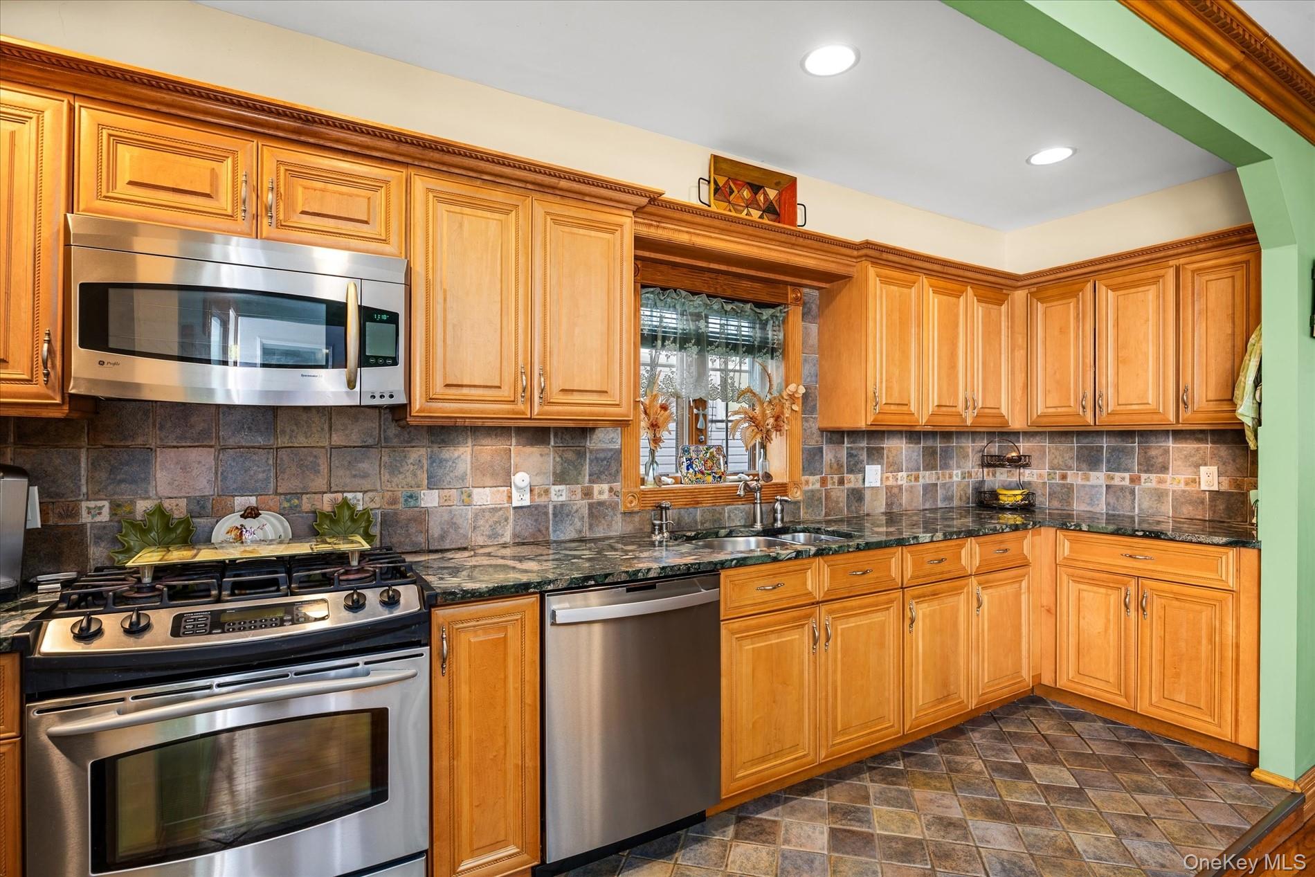 72-31 73rd Street, Glendale, NY 11385