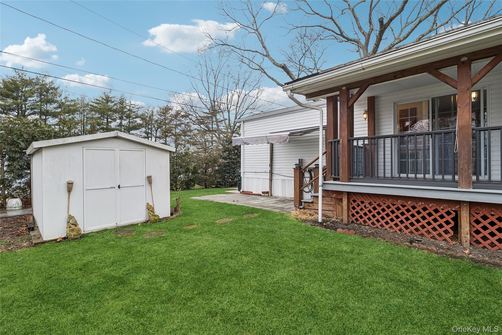 37 Hubbard Ave #5, Riverhead, NY 11901