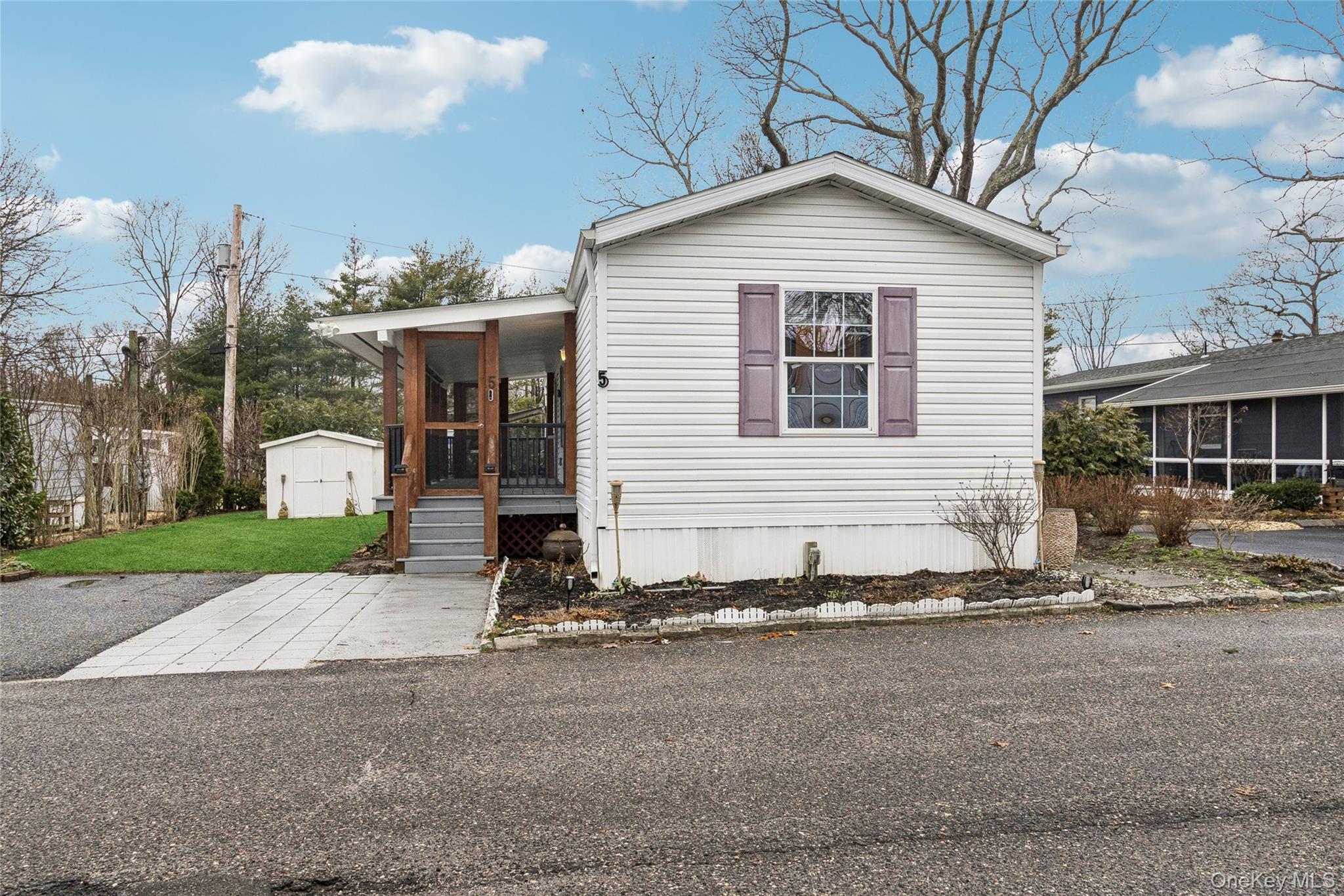 37 Hubbard Ave #5, Riverhead, NY 11901