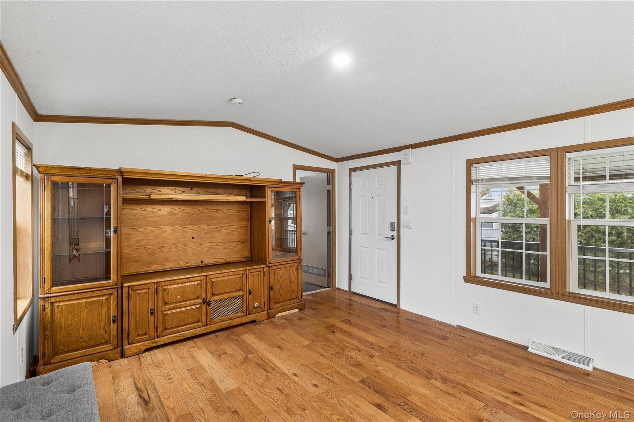 37 Hubbard Ave #5, Riverhead, NY 11901