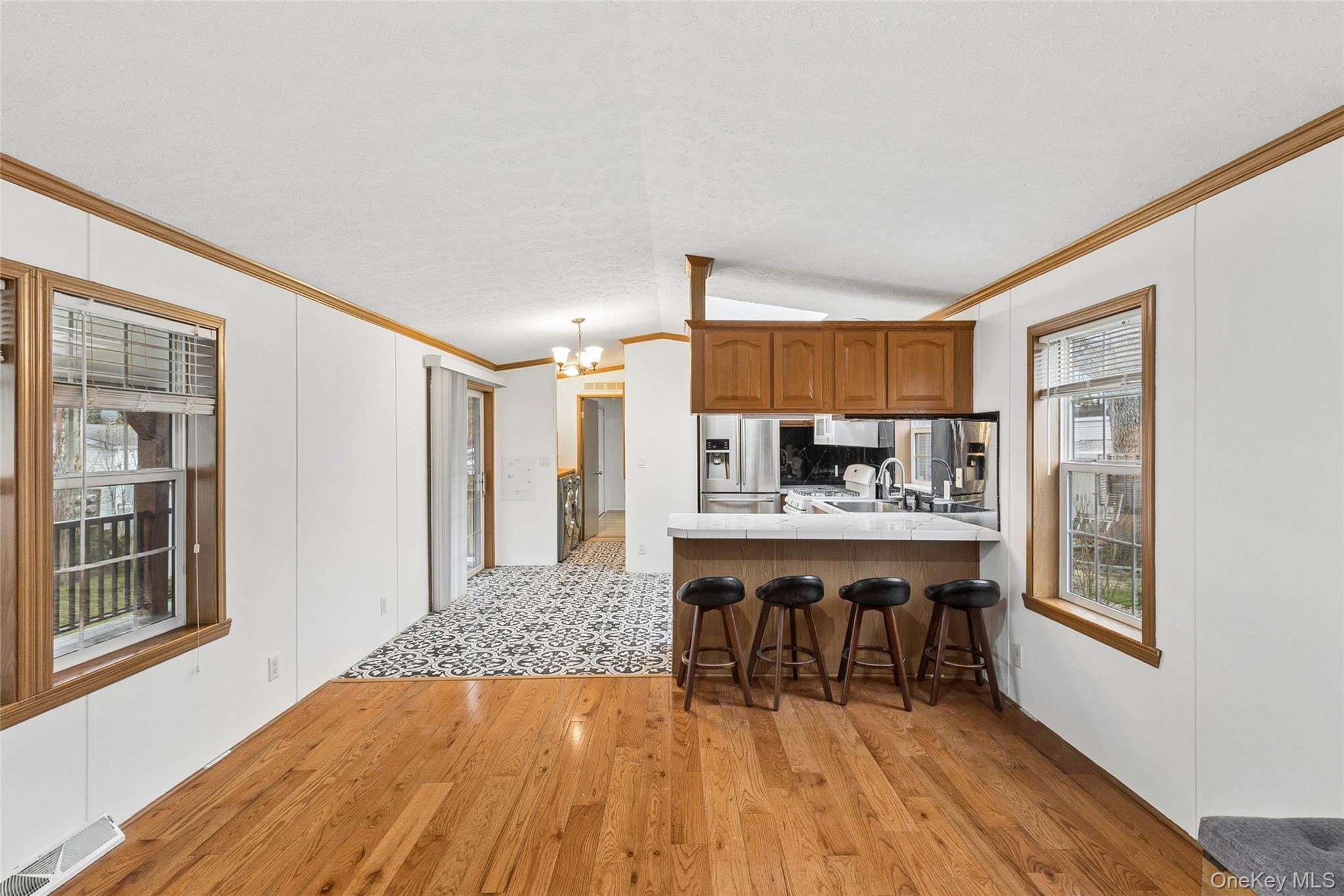 37 Hubbard Ave #5, Riverhead, NY 11901