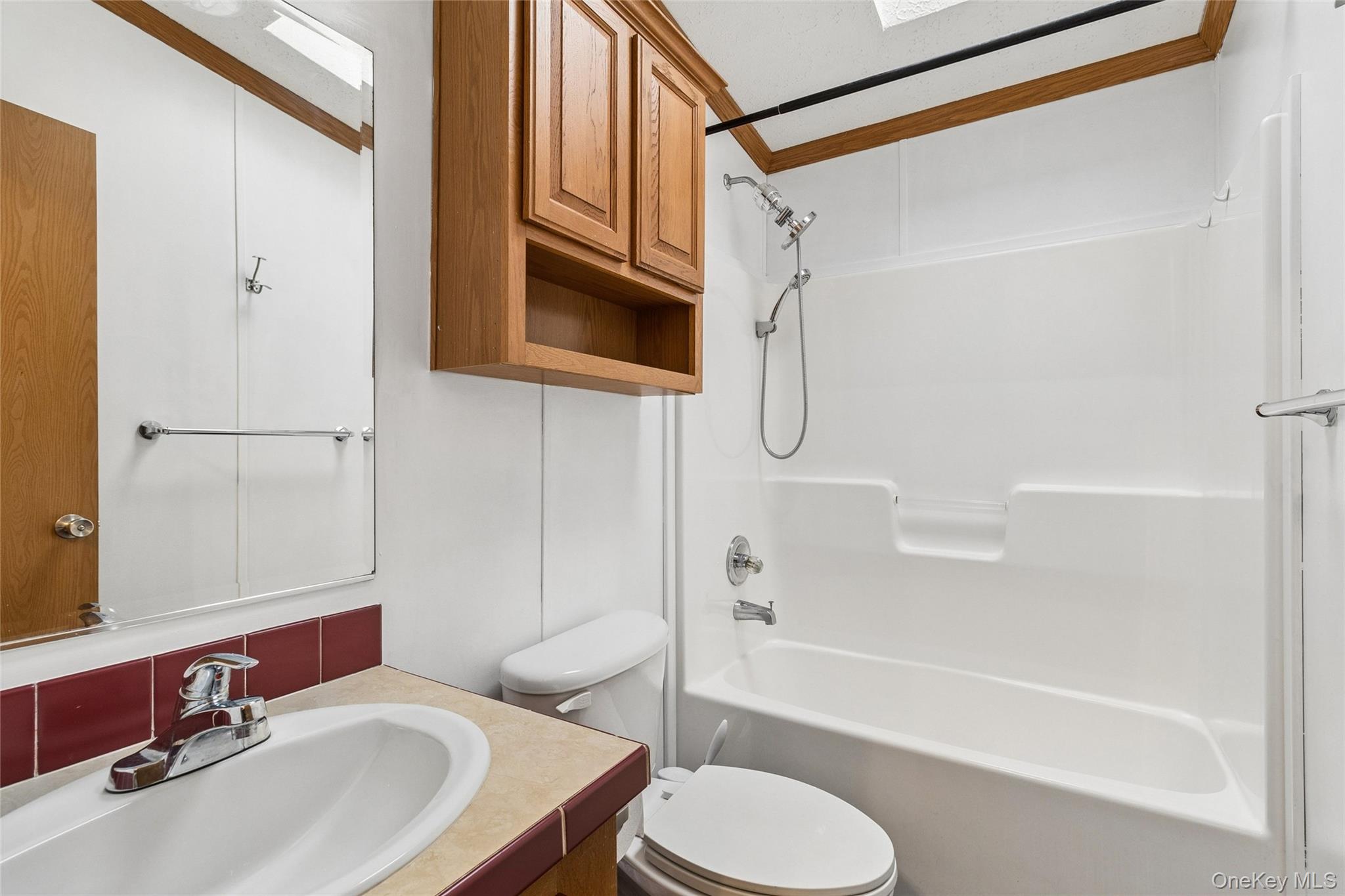 37 Hubbard Ave #5, Riverhead, NY 11901