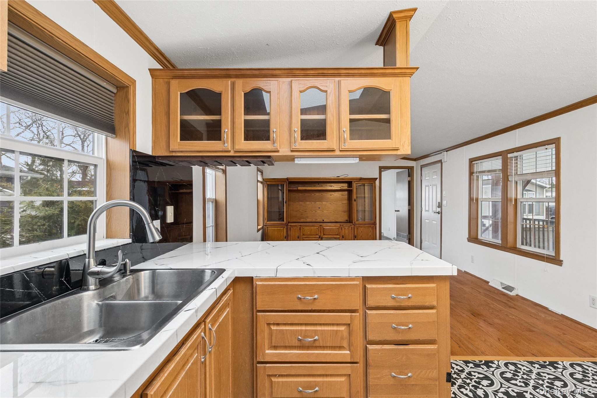 37 Hubbard Ave #5, Riverhead, NY 11901