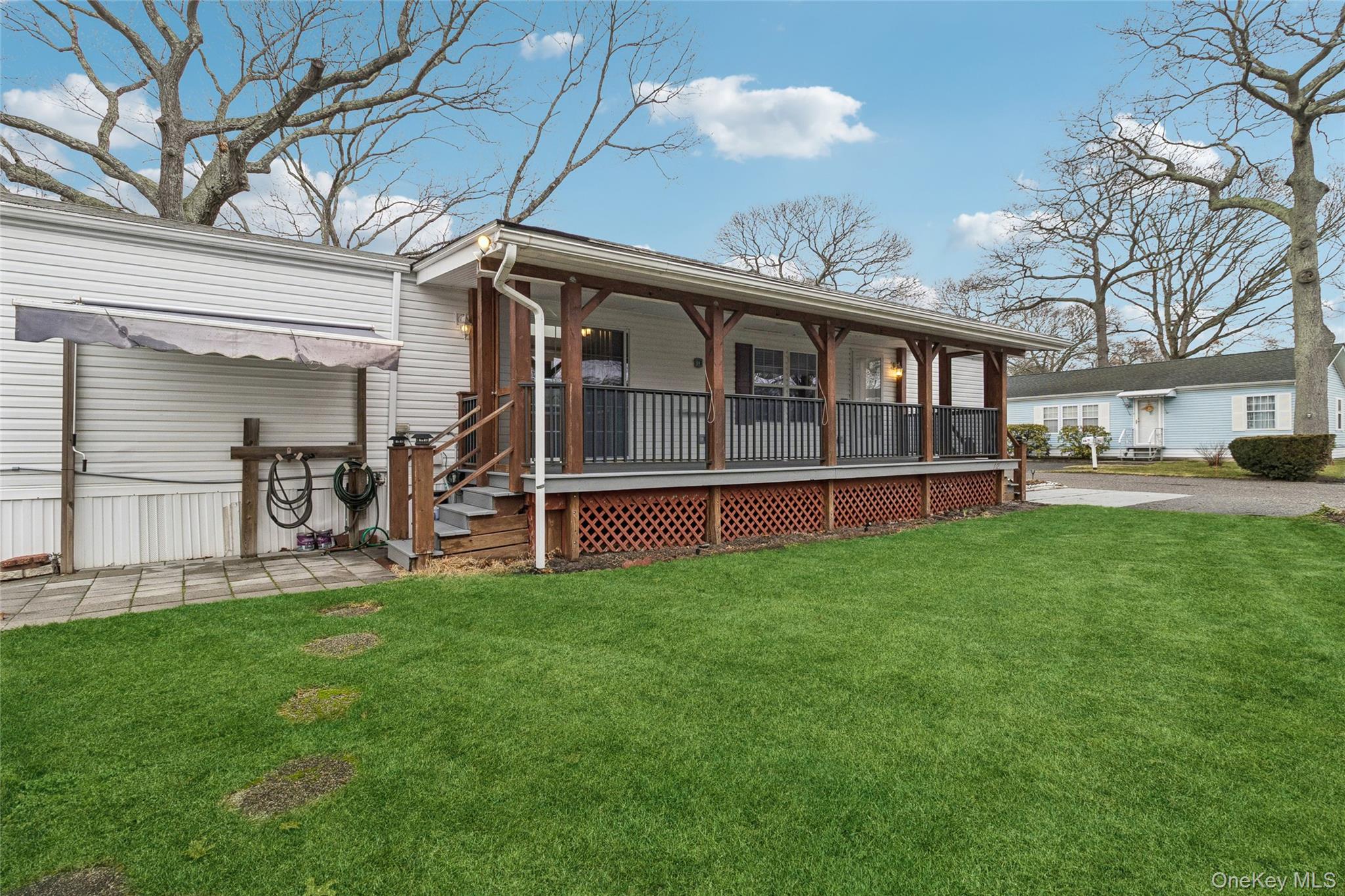 37 Hubbard Ave #5, Riverhead, NY 11901