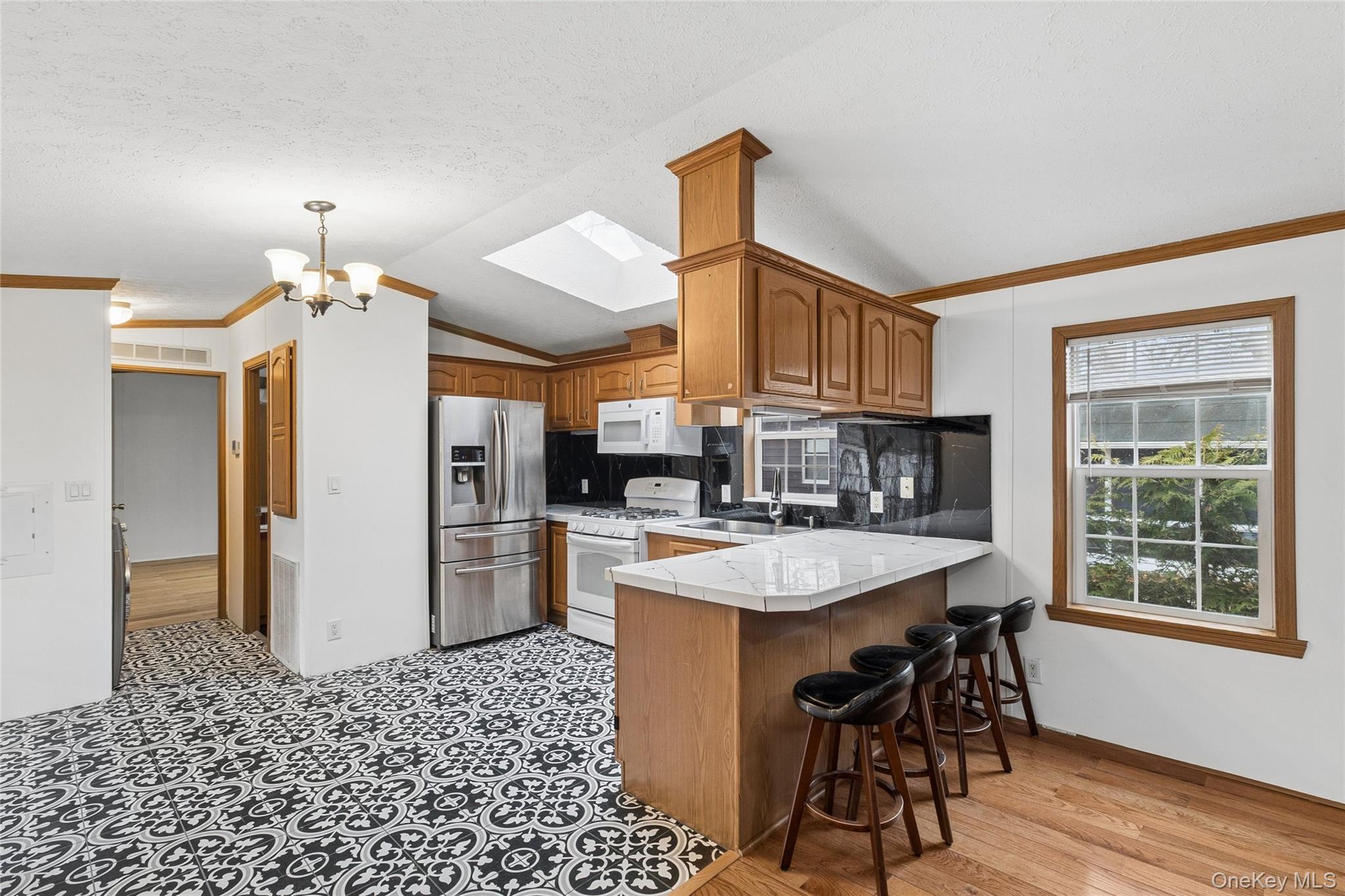 37 Hubbard Ave #5, Riverhead, NY 11901