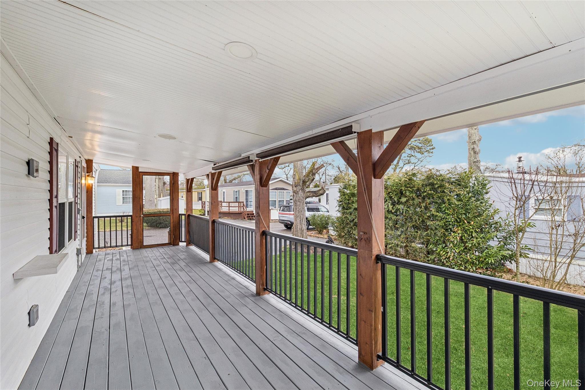 37 Hubbard Ave #5, Riverhead, NY 11901