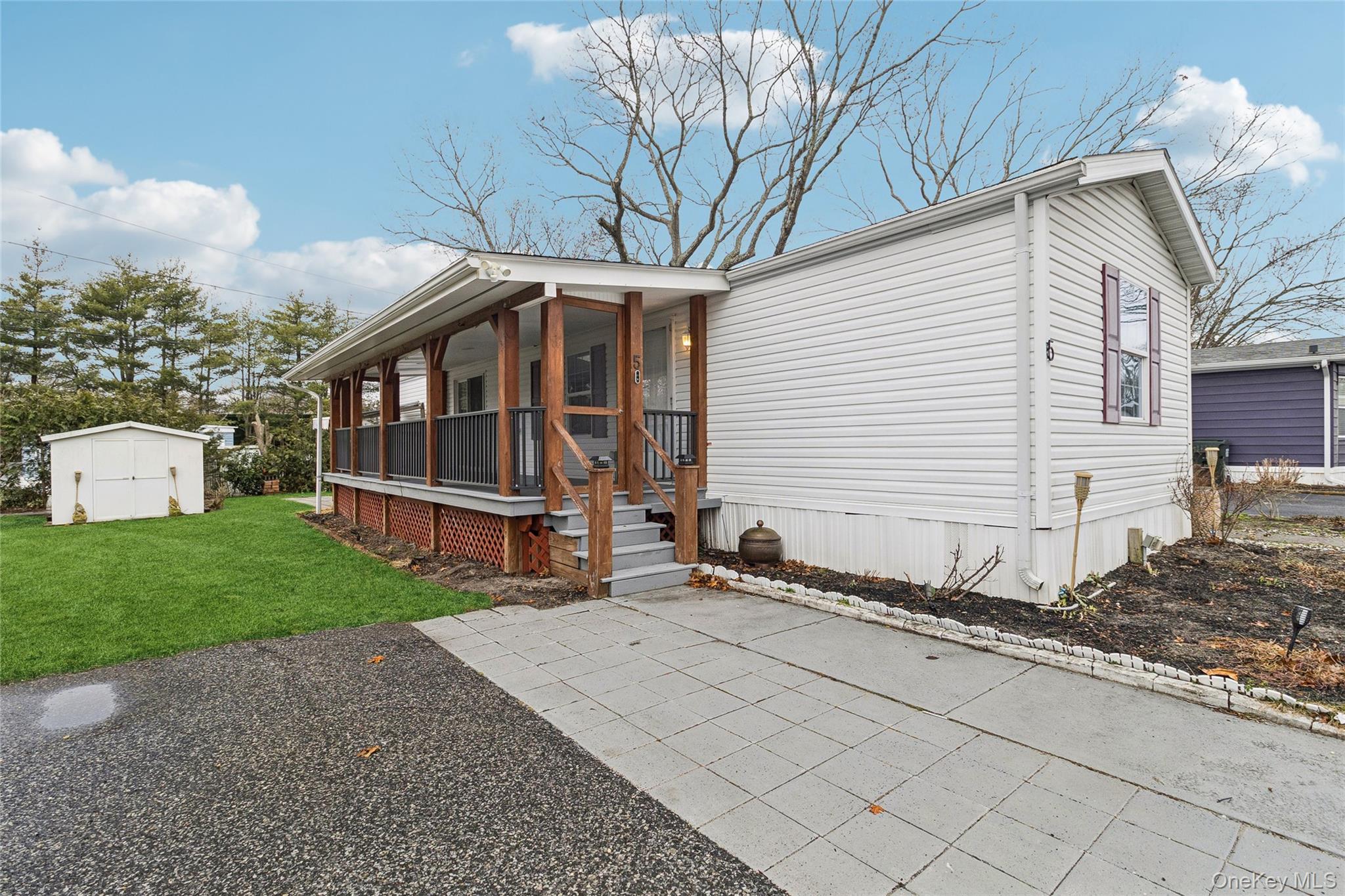 37 Hubbard Ave #5, Riverhead, NY 11901