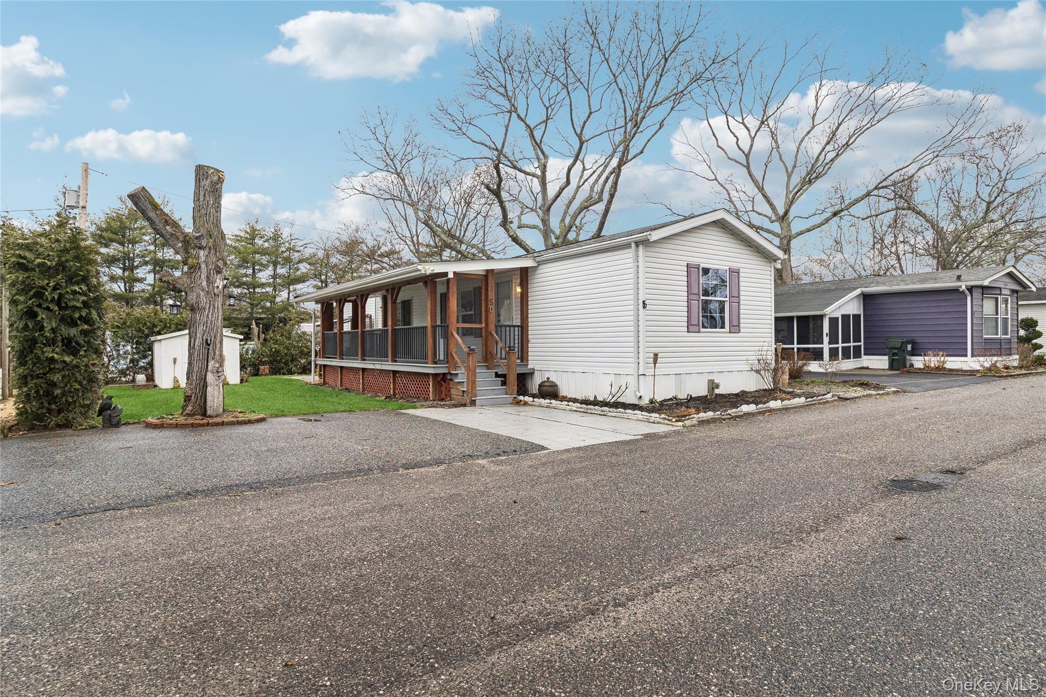 37 Hubbard Ave #5, Riverhead, NY 11901