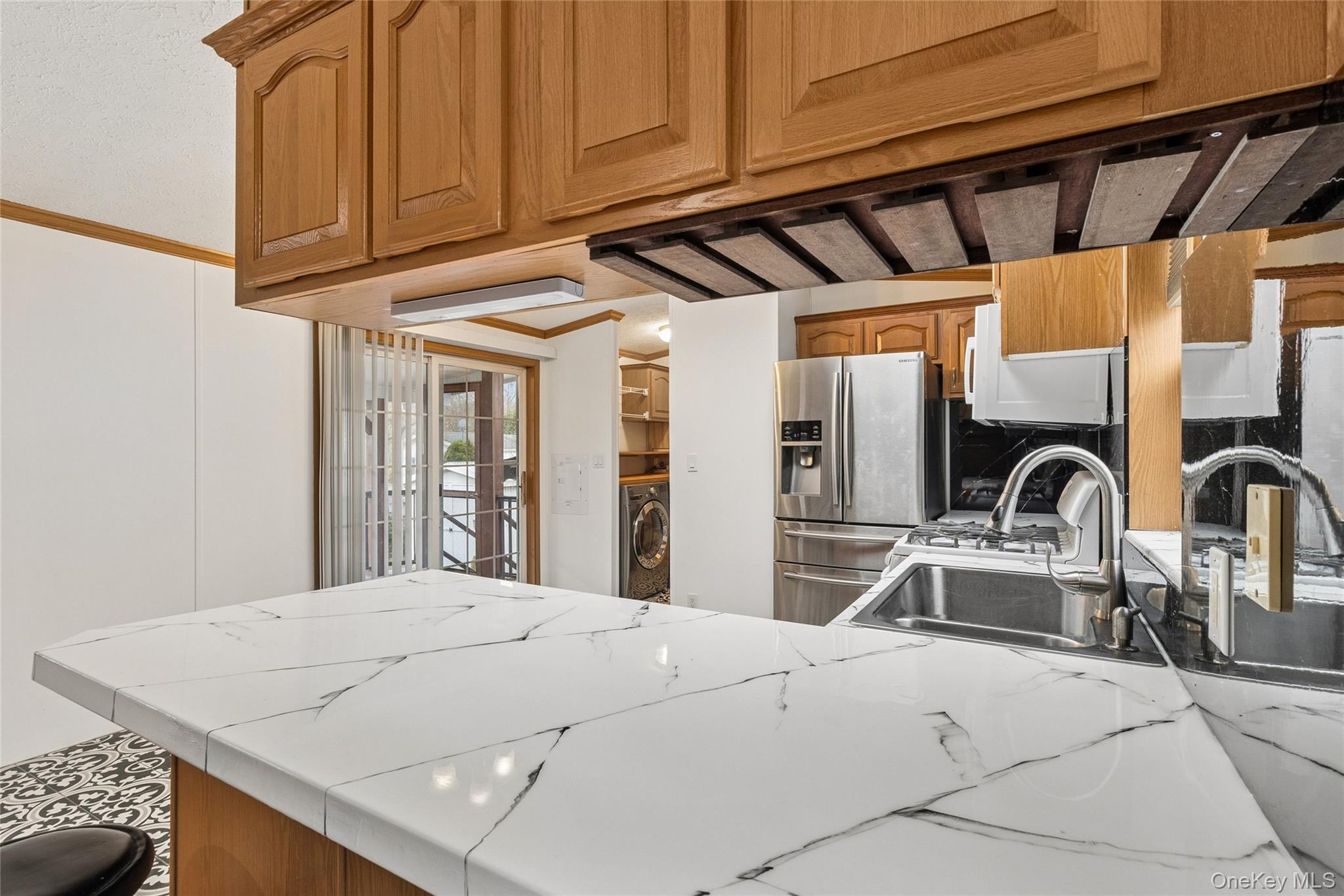 37 Hubbard Ave #5, Riverhead, NY 11901