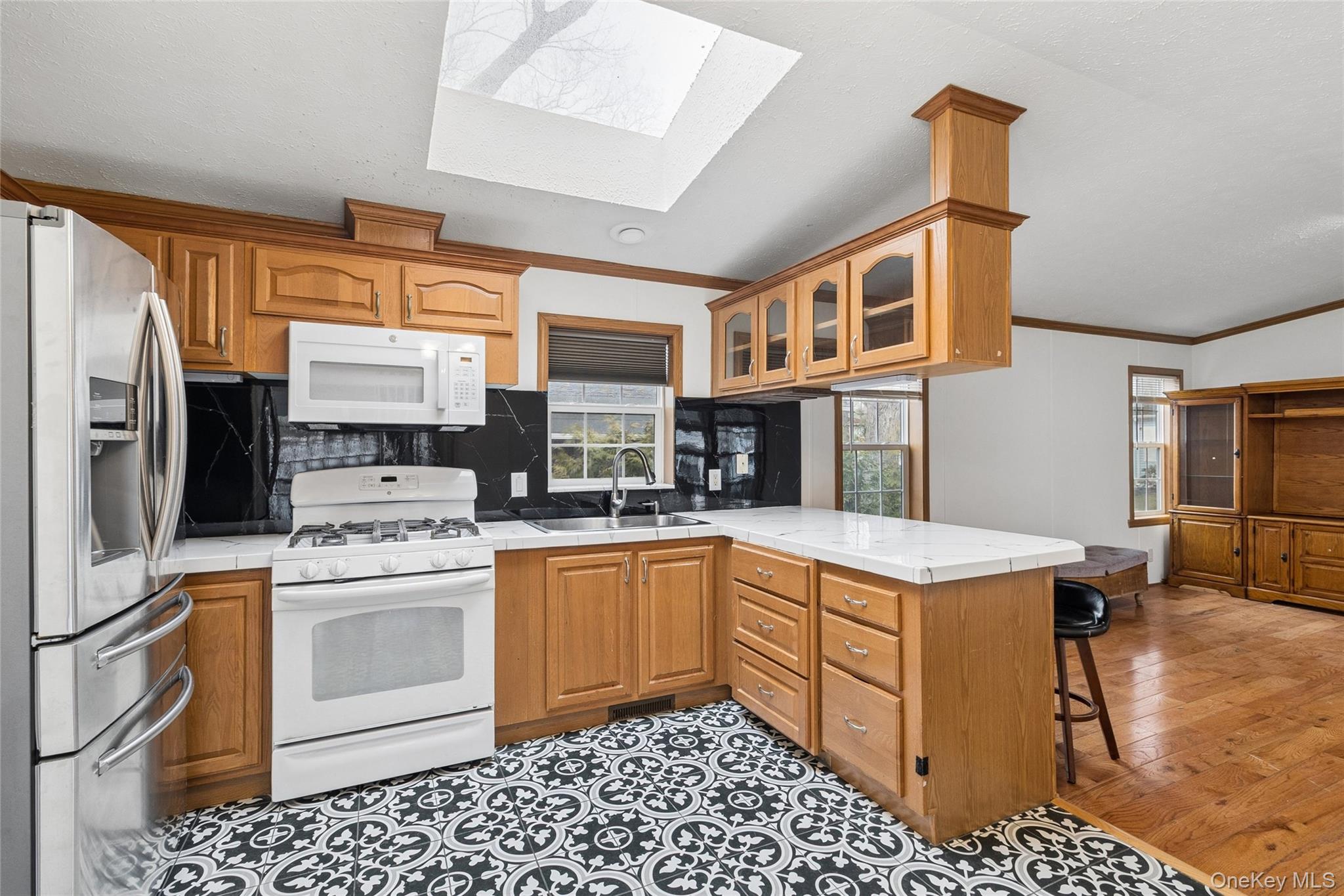 37 Hubbard Ave #5, Riverhead, NY 11901