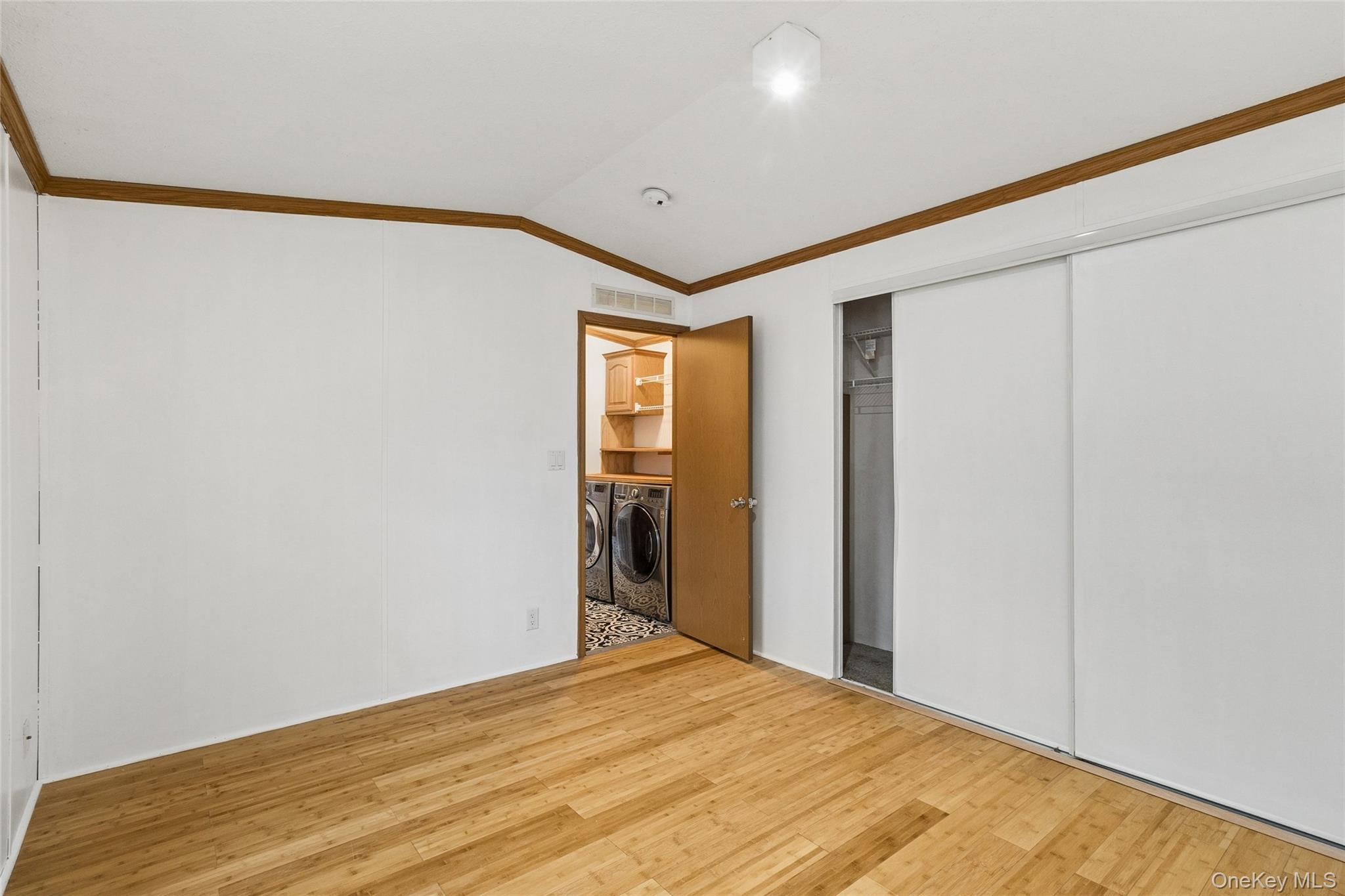 37 Hubbard Ave #5, Riverhead, NY 11901