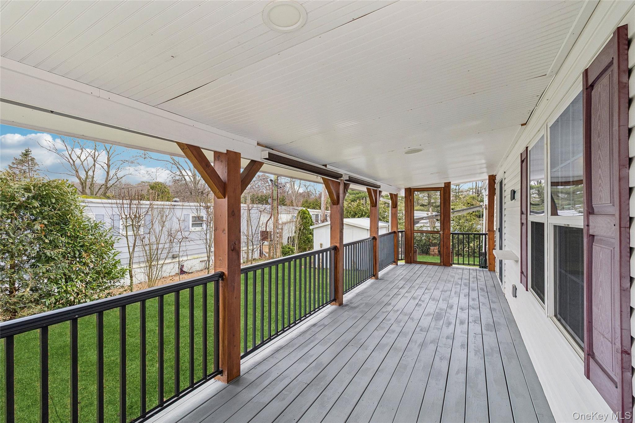 37 Hubbard Ave #5, Riverhead, NY 11901