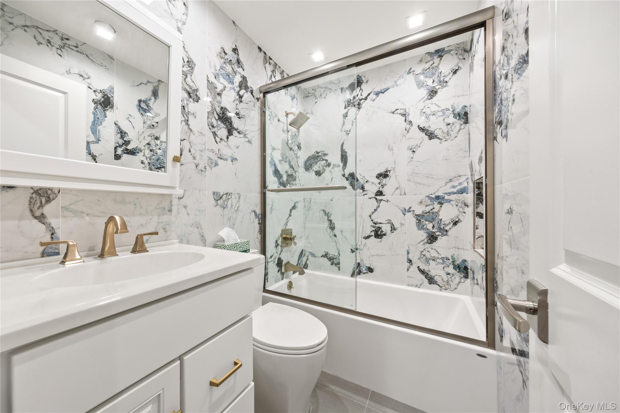 1 Darby Road, Airmont, NY 10952